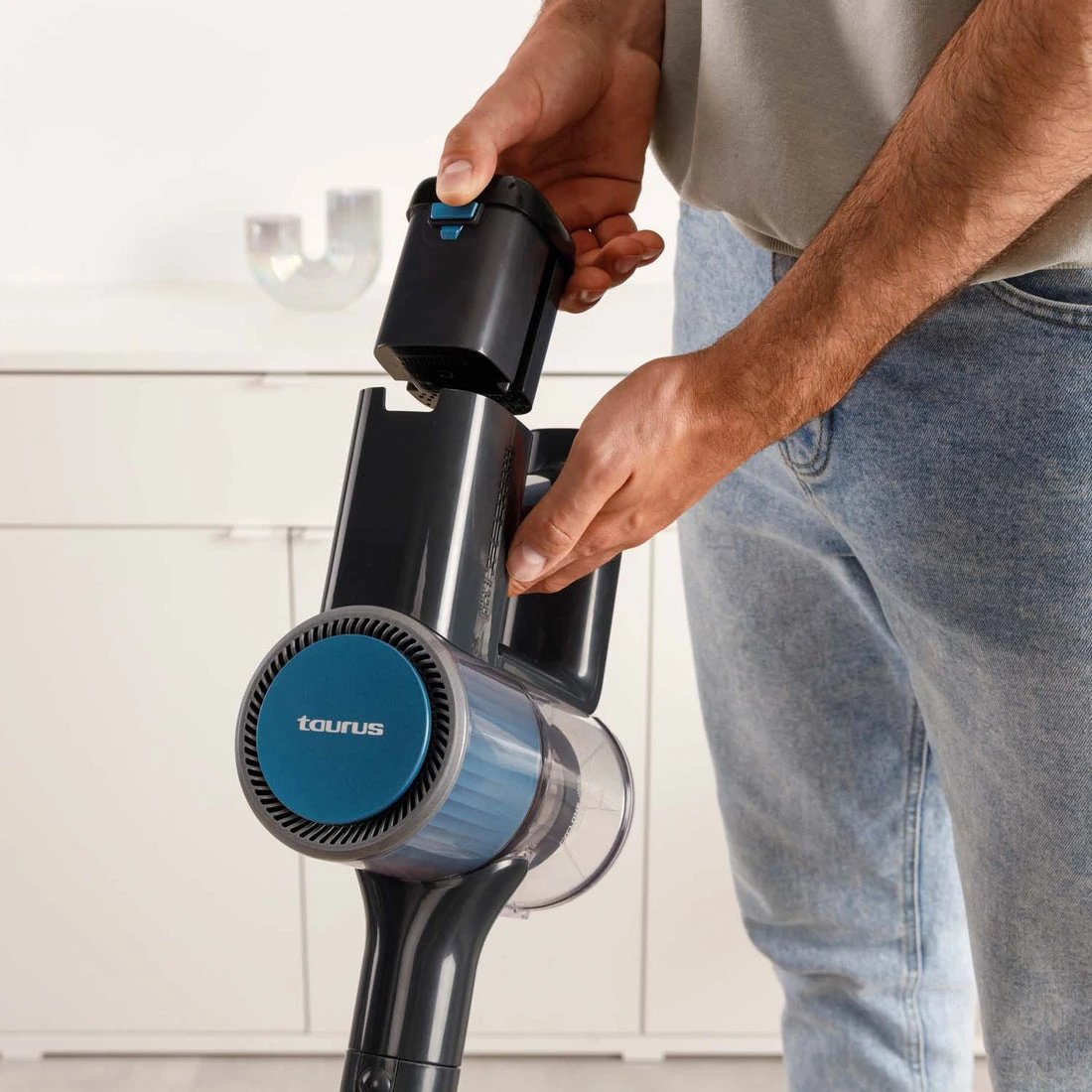 Aspirador vertical TAURUS Homeland Ideal Touch  | 180W, 22,2V, 10 kPa, libre Radio, Negro, Azul