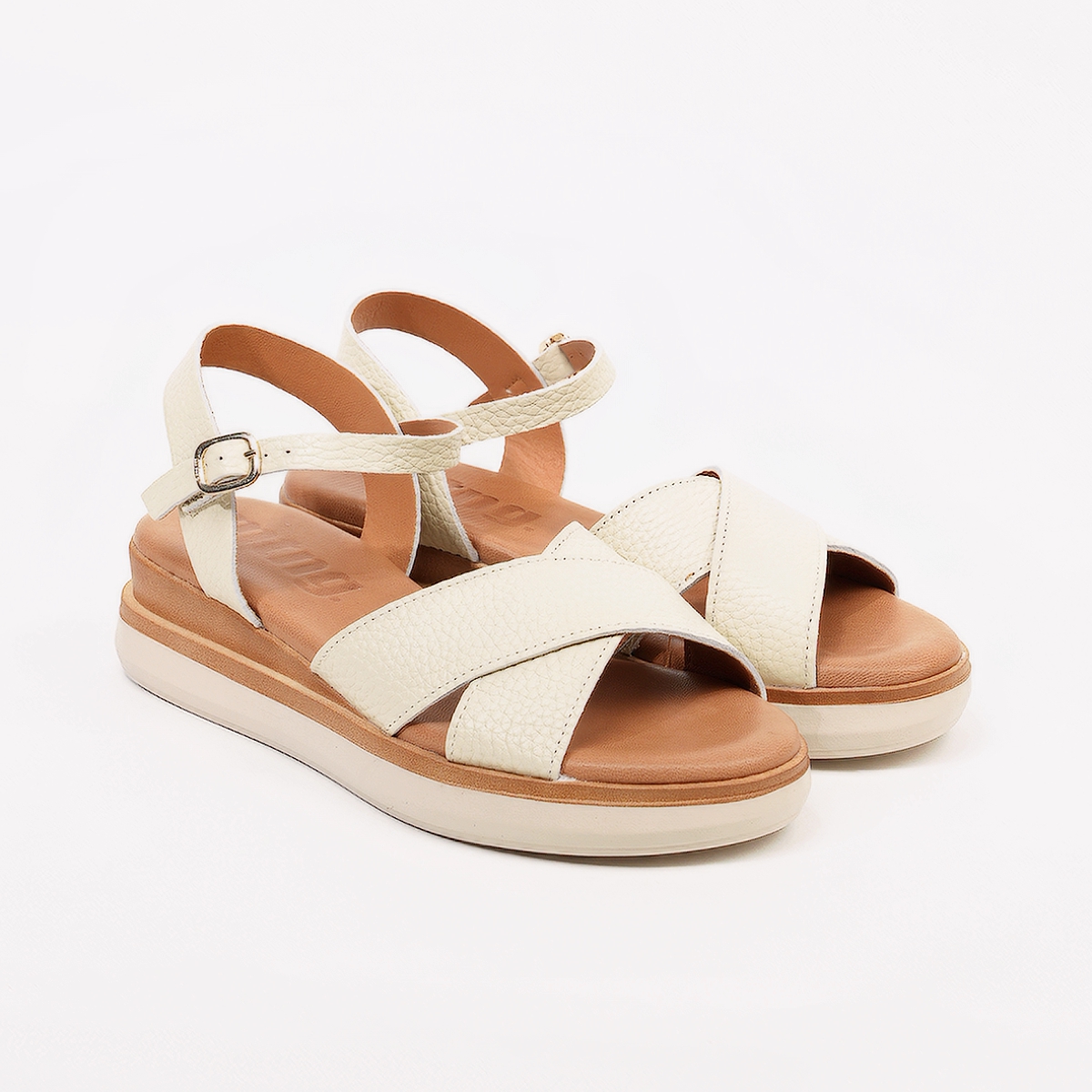 Sandalias Mustang modelo 54530 en color Beige