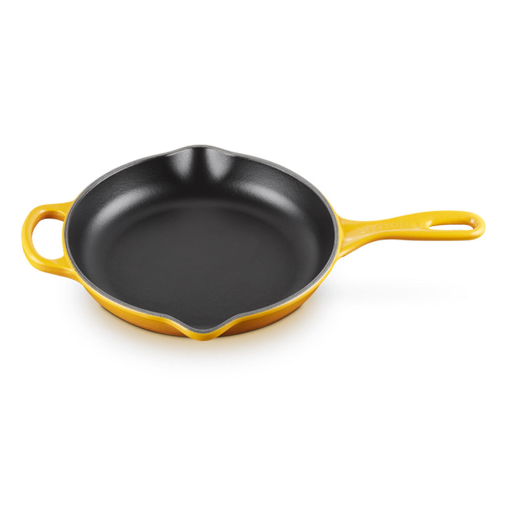 Sartén Skillet de Hierro Fundido Vitrificado Le Creuset - Ideal para Cocinar a la Plancha, Saltear y Horno, Fácil de Limpiar y Duradera