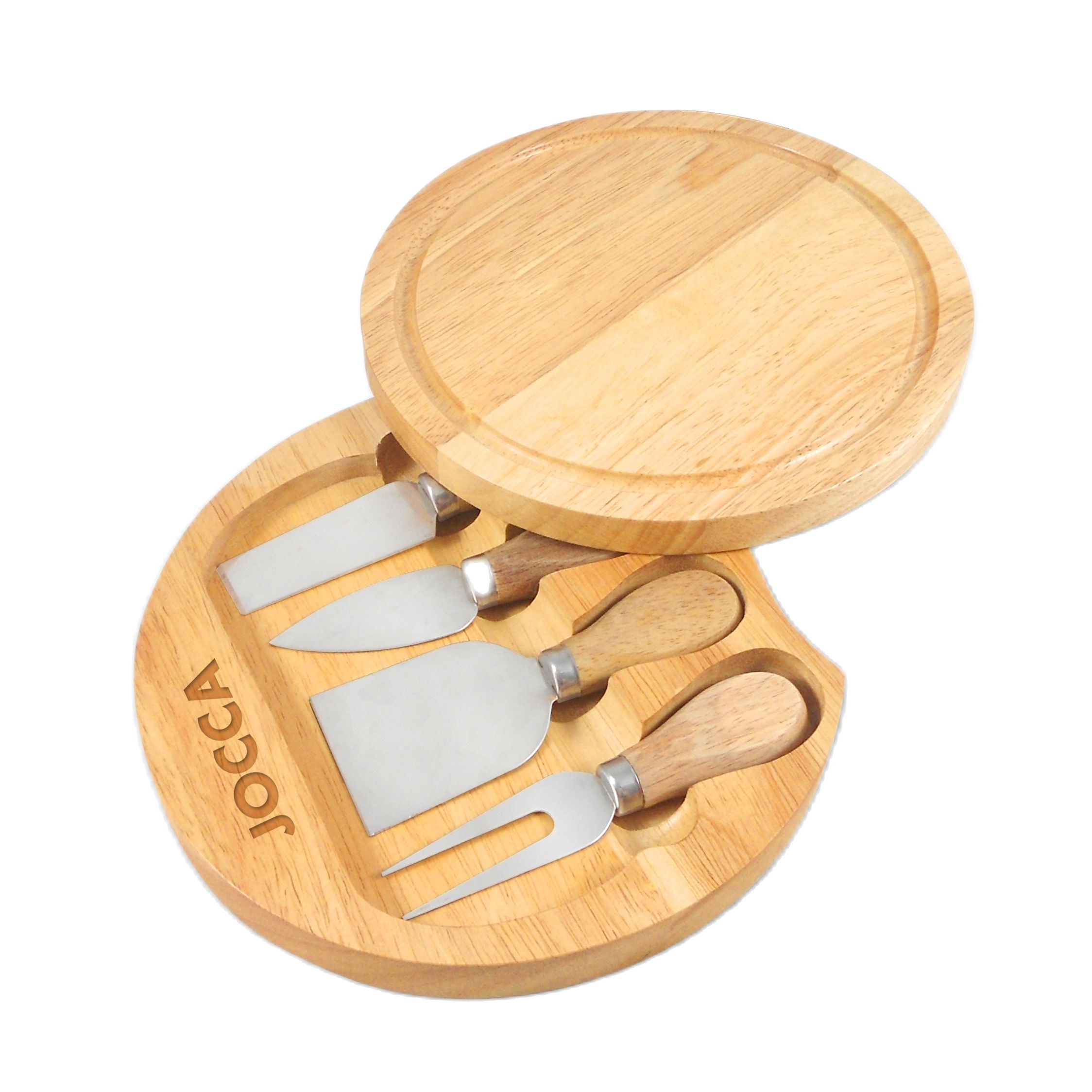 Tabla Jocca de madera con un diámetro de 20 cm con un compartimento con cuatro cuchillos para quesos de acero inoxidable de la marca Jocca. Una idea de regalo original para los amantes del queso.