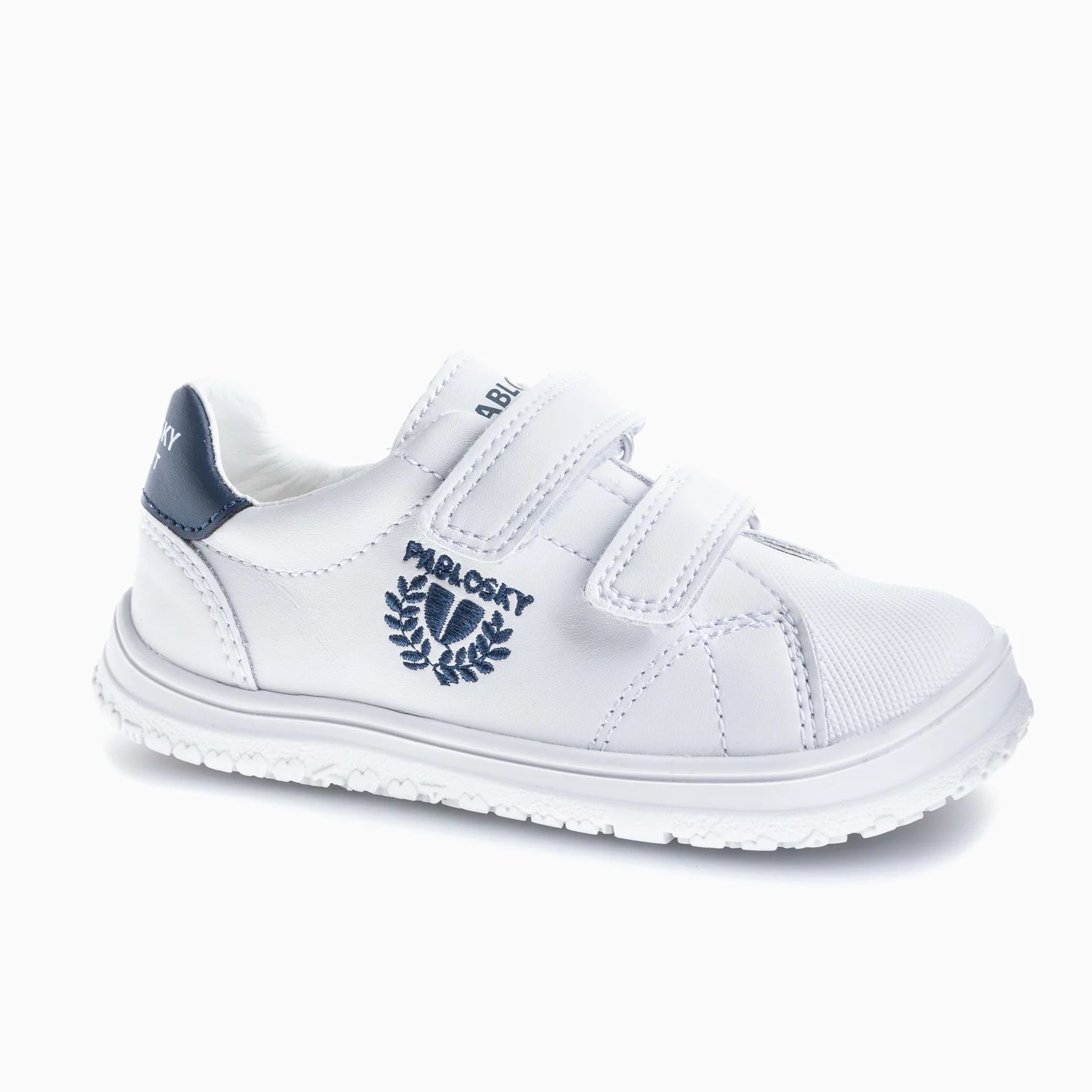 Pablosky deportiva Barefoot de horma ancha blanco 200002, suela flexible y resistente, utiliza horma fisiológica para el correcto desarrollo del pie. Cierre de velcro.