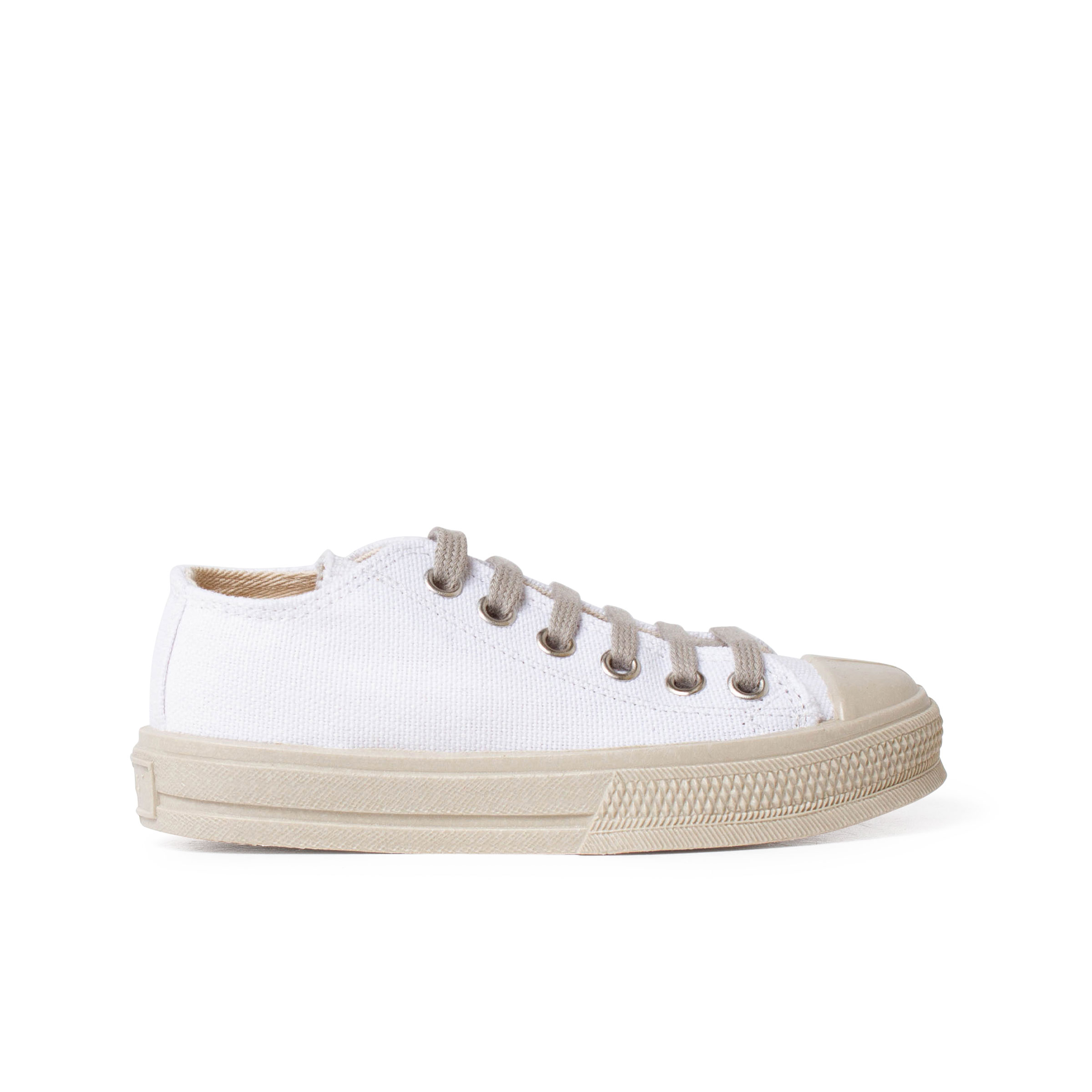 Pisamonas zapatillas blancas puntera y cordones color