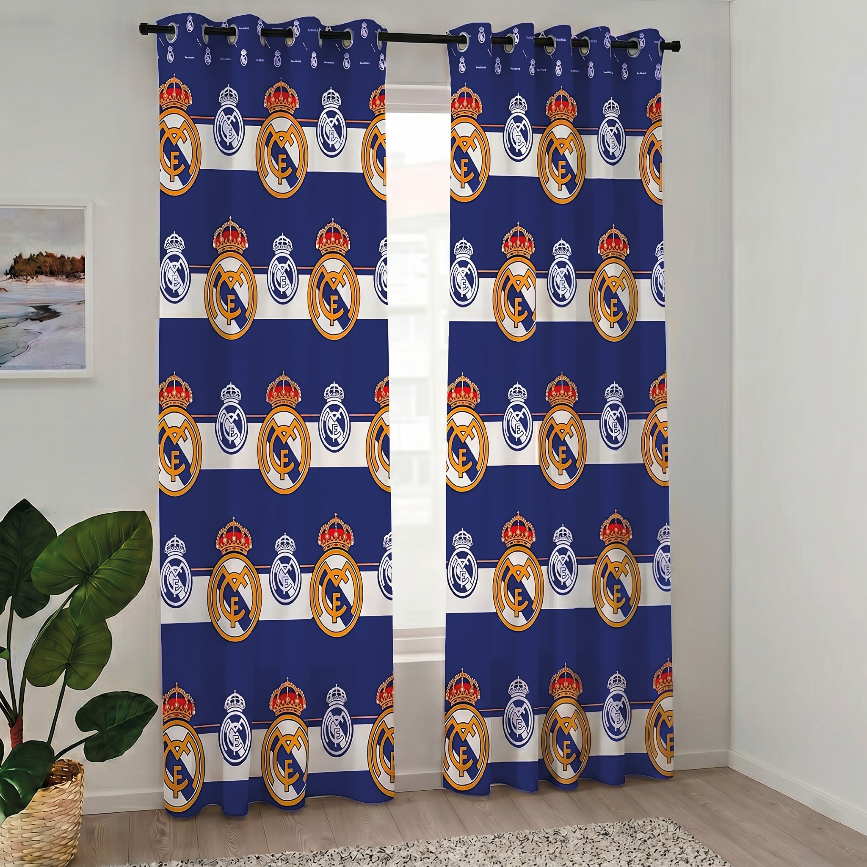 Real Madrid CF - Cortina Estampada Azul Real Madrid CF Oficial 150 x 260 cm unidad 8 ojales Con estampación escudos Real Madrid (Unidad)