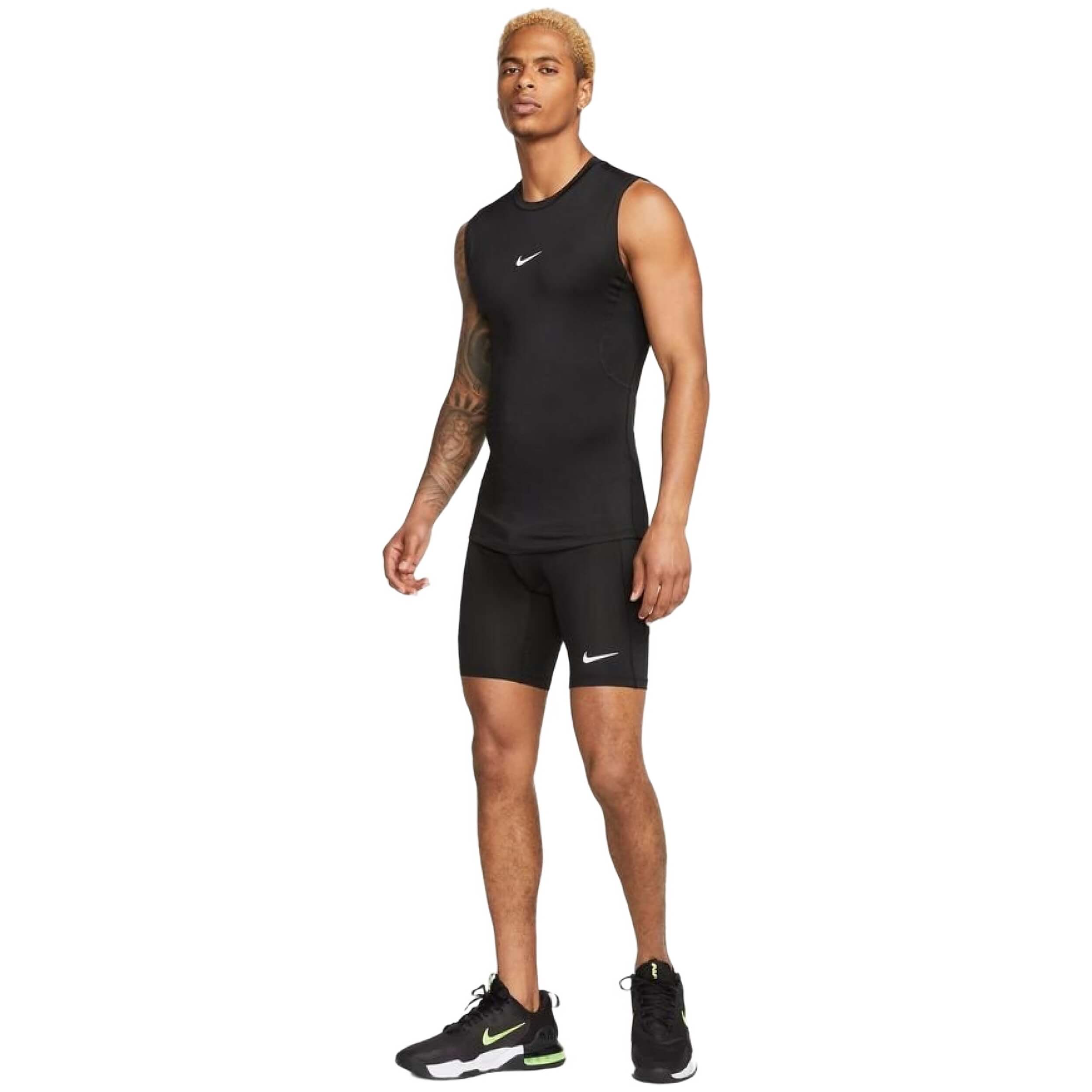 Malla Tecnica Corta Nike Pro Nike en color Negro