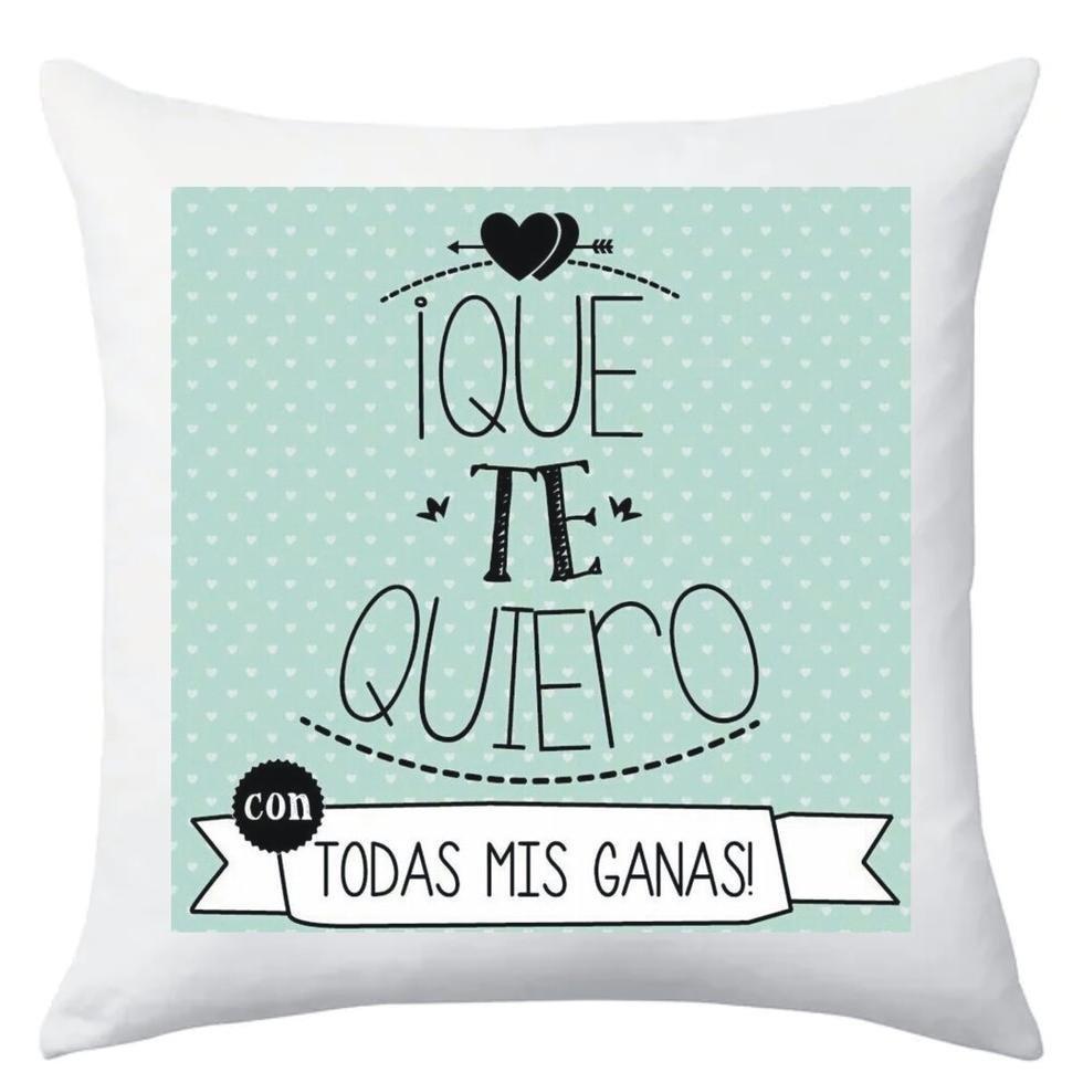 TEOVEL COJÍN + RELLENO CON FRASE: “QUE TE QUIERO CON TODAS MIS GANAS” ESPECIAL SAN VALENTÍN. MENSAJE DE AMOR. 40 x 40 CM