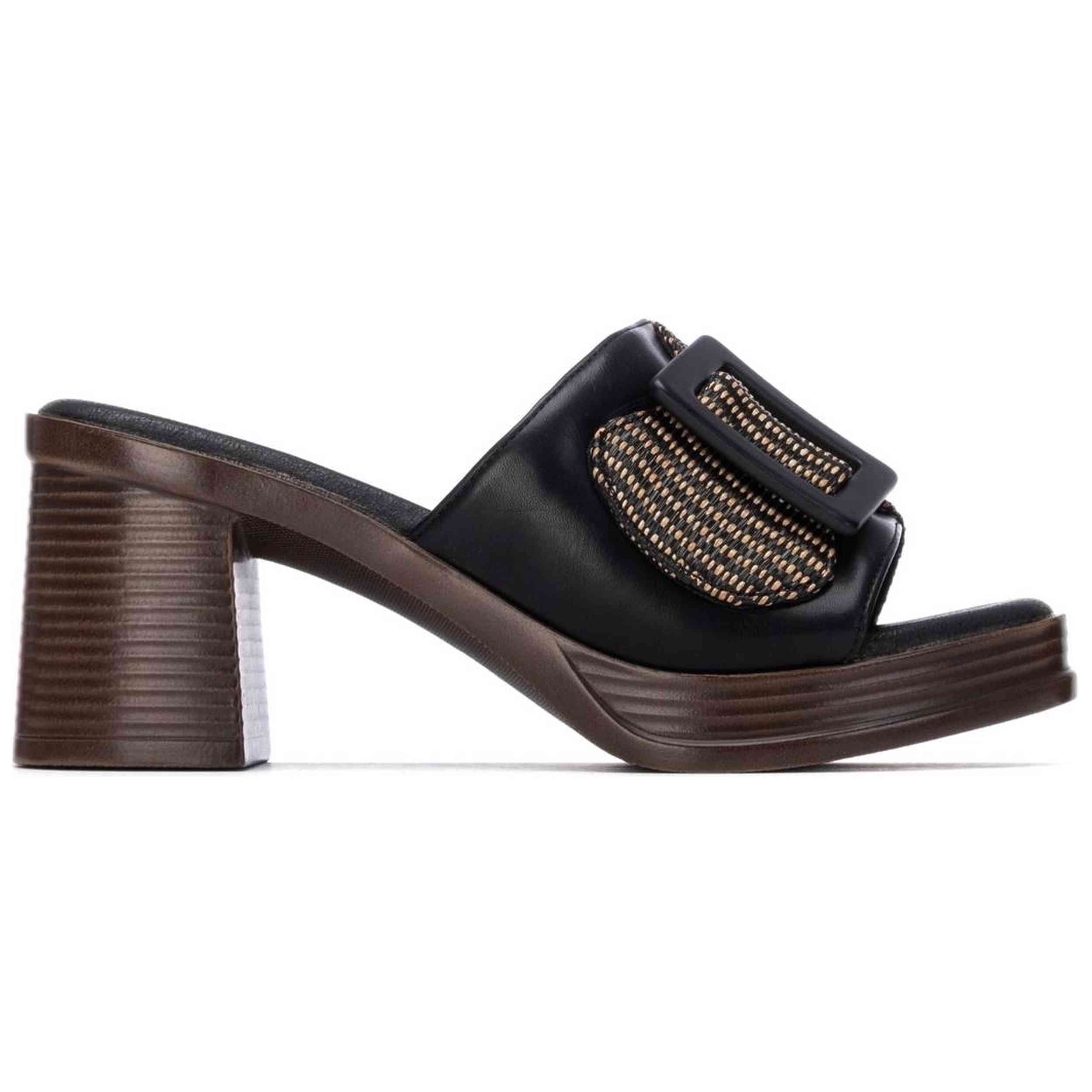 Sandalias Refresh modelo Sandalia Sra-C. en color Negro