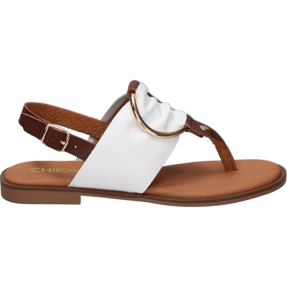 CHK10 | Sandalias Planas CHIKA10 Musaka 22 para Mujer – Sandalia de Dedo en Color Blanco con Detalles – Sandalia de Verano con Cierre de Hebilla – Estilosas – Cómodas y Versátiles – Combinables – Moda