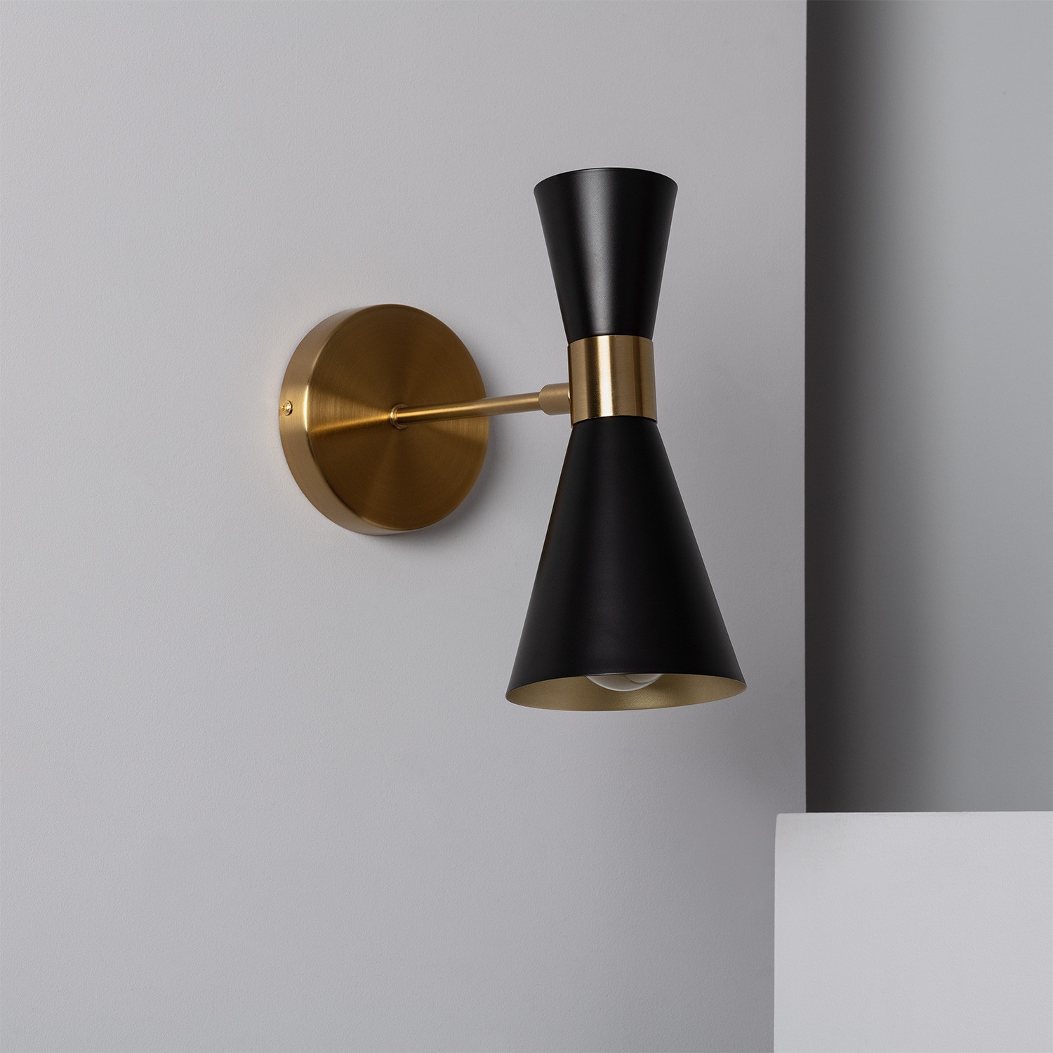 Ledkia Lámpara de Pared Metal Jigger - Diseño Único y Acabados de Máxima Calidad