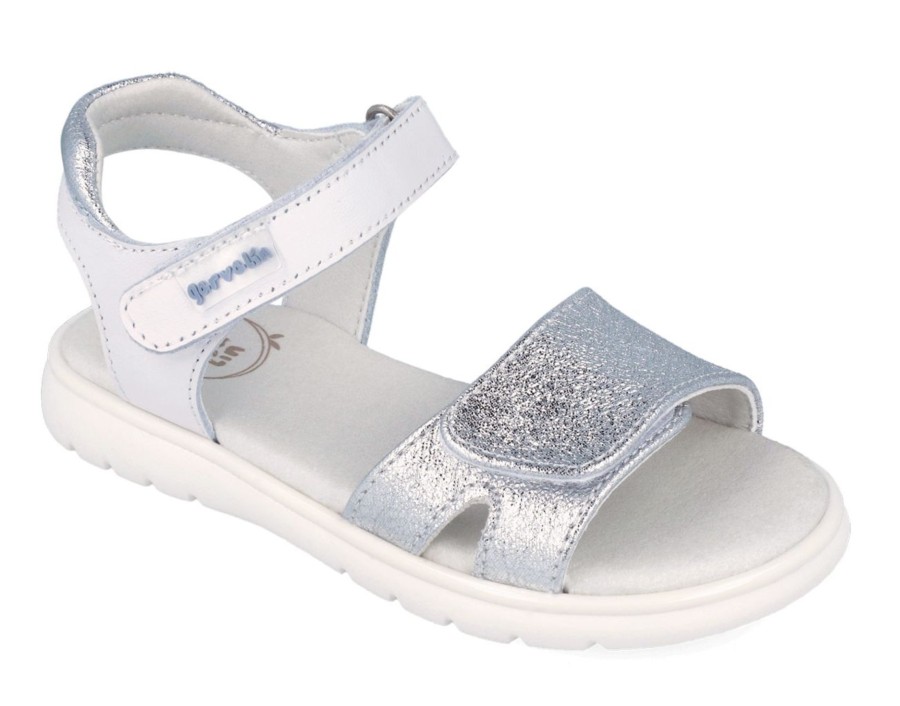 Sandalias niña Garvalin fabricadas en piel napa color blanc0 y plata con cierre de doble tira adherente para un perfecto ajuste Sandalias de pala de Garvalin muy comodas elegantes y trending ideales para este verano