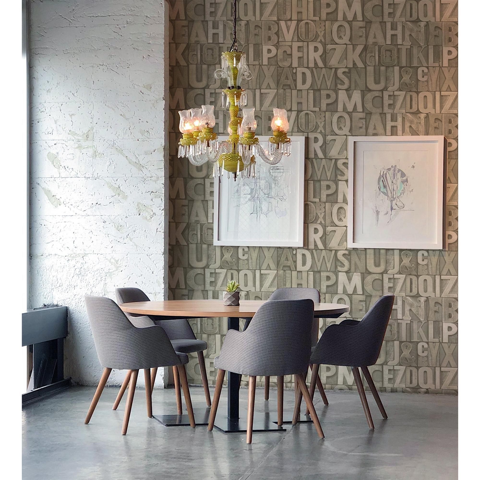 Papel pintado vinílico lavable con letras industriales con textura relieve 3D - Factory Letters 676321 de GAULAN - Rollo de 10 m x 1,06 m