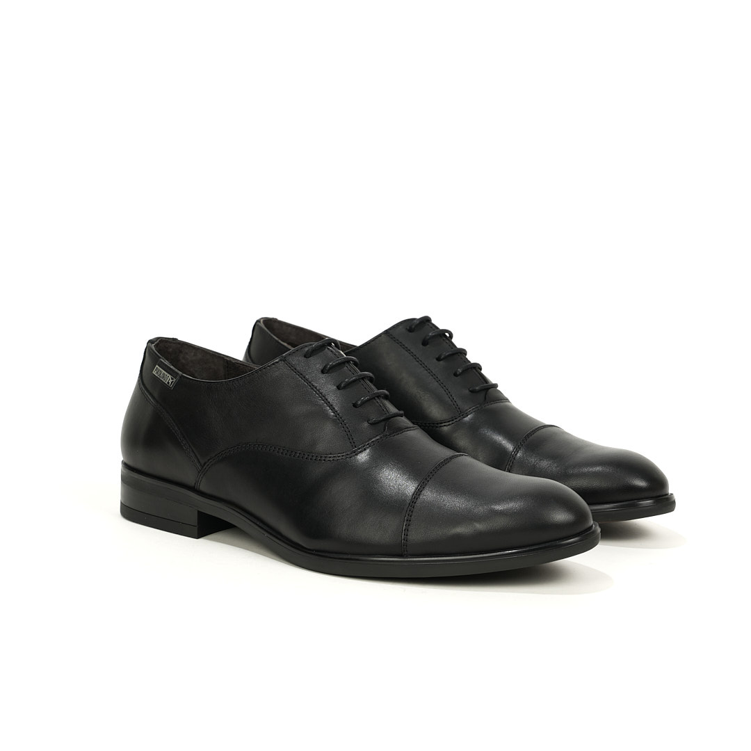 Zapatos Pikolinos modelo Bristol en color Negro
