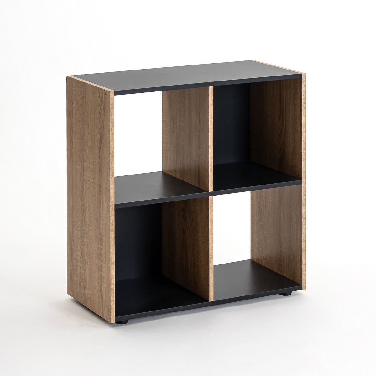 Estantería Cubo con 4 huecos de laminado negro y roble de 62x60x30 cm Tablero laminado de 12 mm. Soporta 10 kg por balda. Patas regulables en altura. Medida interior de cada hueco: 28x29x28 cm CasaSelección