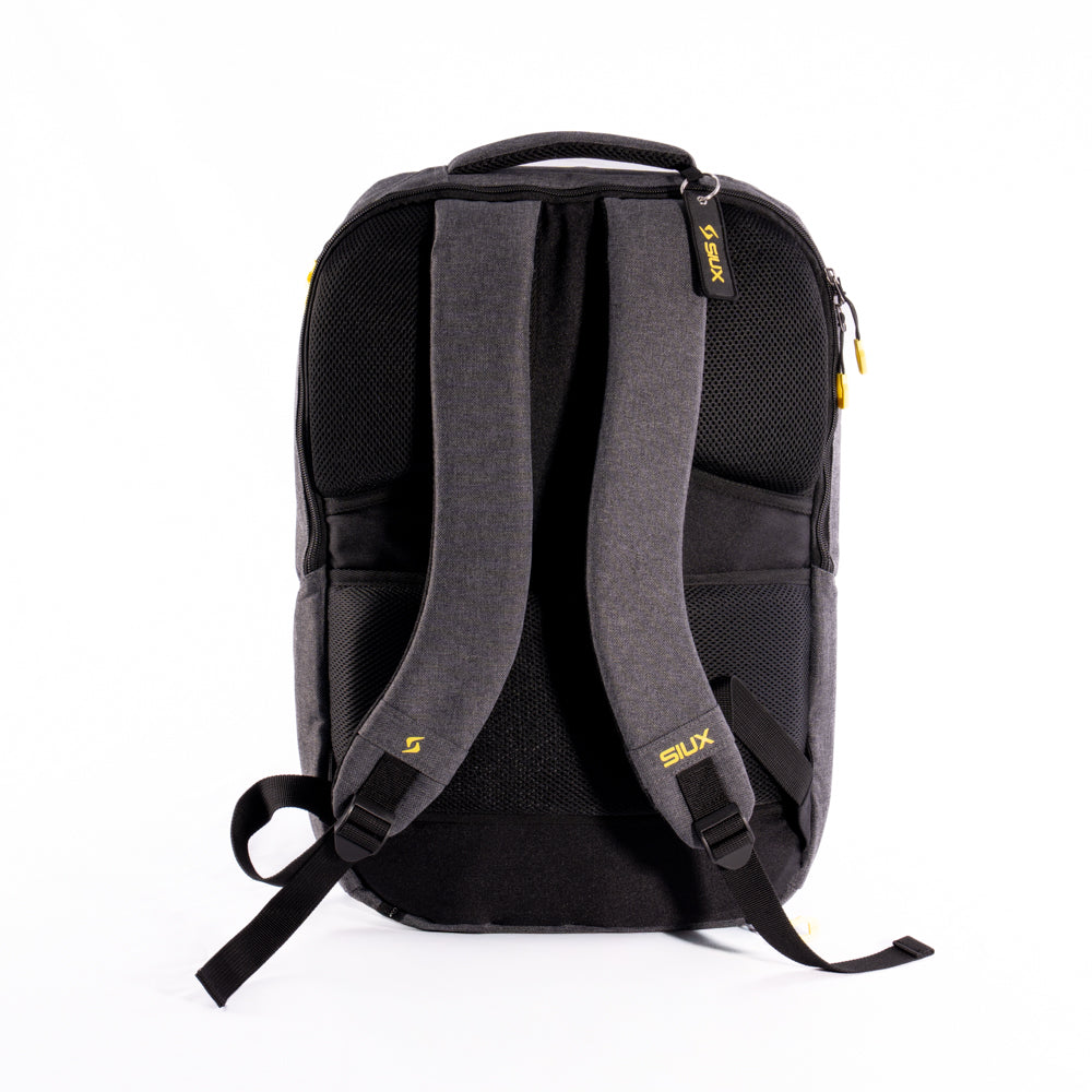 Siux - Mochila  de Pádel TRAIL con Capacidad para 2 Palas, Aislamiento Térmico y Asa Superior, Diseño Moderno, Negro