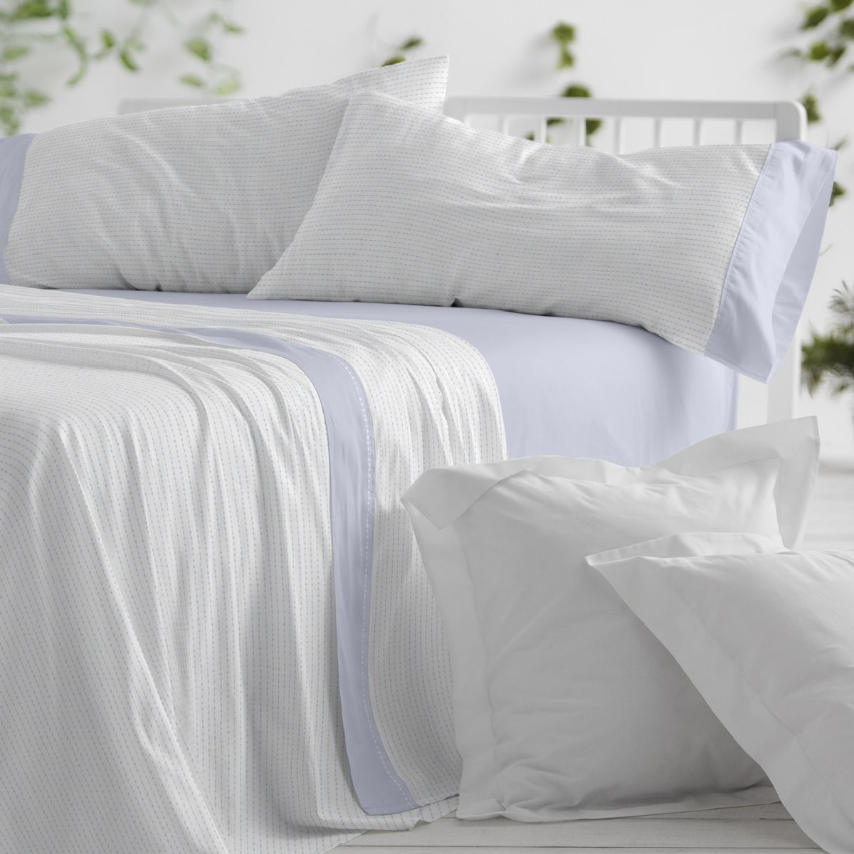 Juego de Sábanas 50% Algodón 50% Poliéster con Diseño de Rayas y Topitos, Medidas de 90 a 180 cm, Color Laurel, Azul y Arena, Burrito Blanco