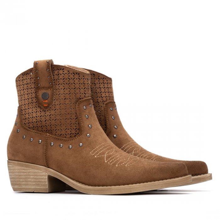 Botines Camperos de Mujer en Color Marrón Camel con Picado y Tacón Bajo Cómodo para Primavera