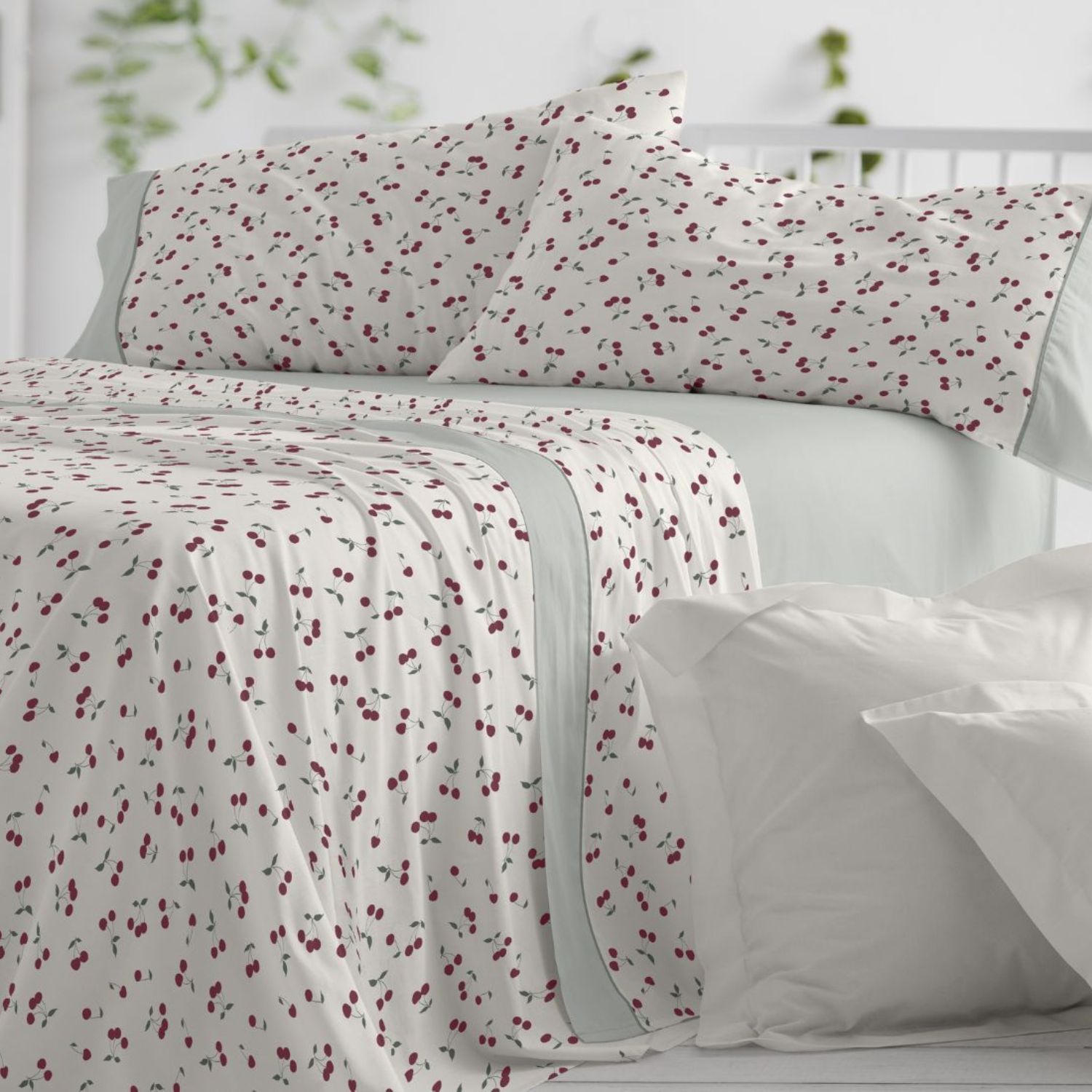 Juego Sábanas BURRITO BLANCO 50% Algodón Diseño Cerecitas Azul - Tacto Suave, Fácil Planchado, Alta Durabilidad - Cama 90-200cm