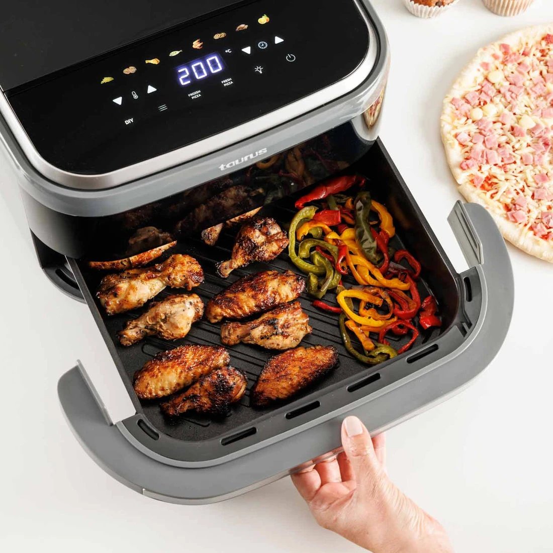 Taurus - Freidora de aire AF2200D 2200 W con diseño horizontal ExtraGrill, doble resistencia y 11 programas automáticos para pizza, carne y verduras