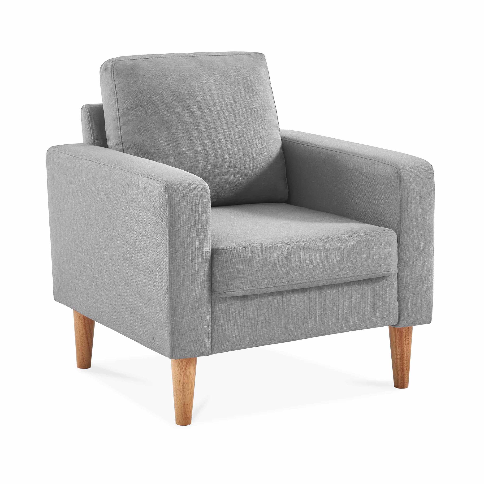 Sillón estilo escandinavo con patas de madera