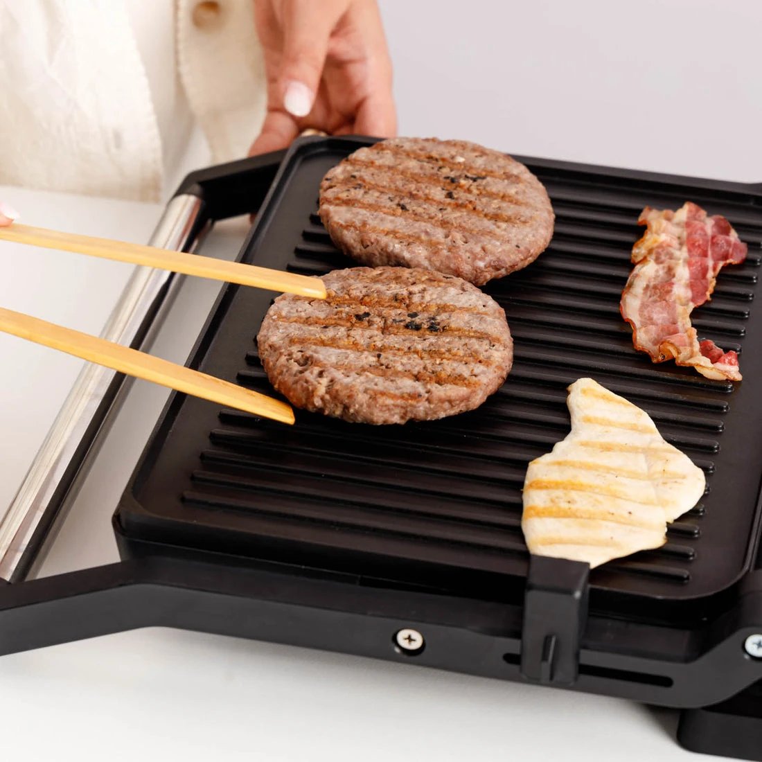 Taurus - Plancha grill Bistro Essential 968149000 de 2600 W con superficie de cocción 290 x 230 mm para 4-6 personas, negro compacto y ligero