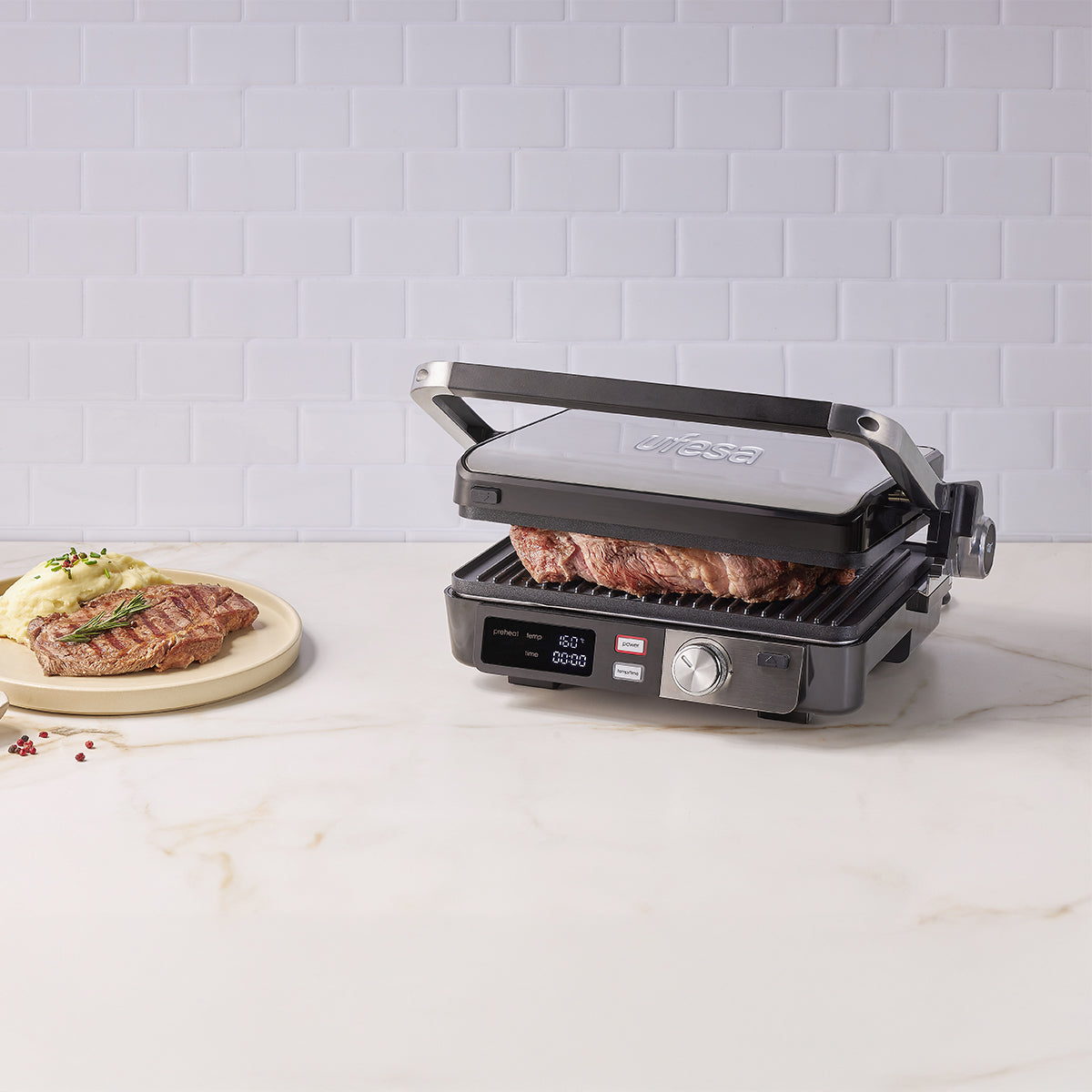 Ufesa - Grill Eléctrico de Contacto K2 2000W con placas antiadherentes desmontables 29x23 cm, temperatura ajustable hasta 230°C y pantalla LCD para cocción saludable y rápida