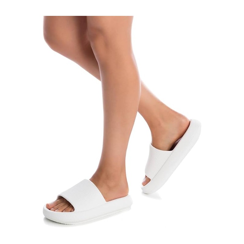 XTI - Sandalia Mujer - Blanca con Planta Acolchada y Suela Antideslizante