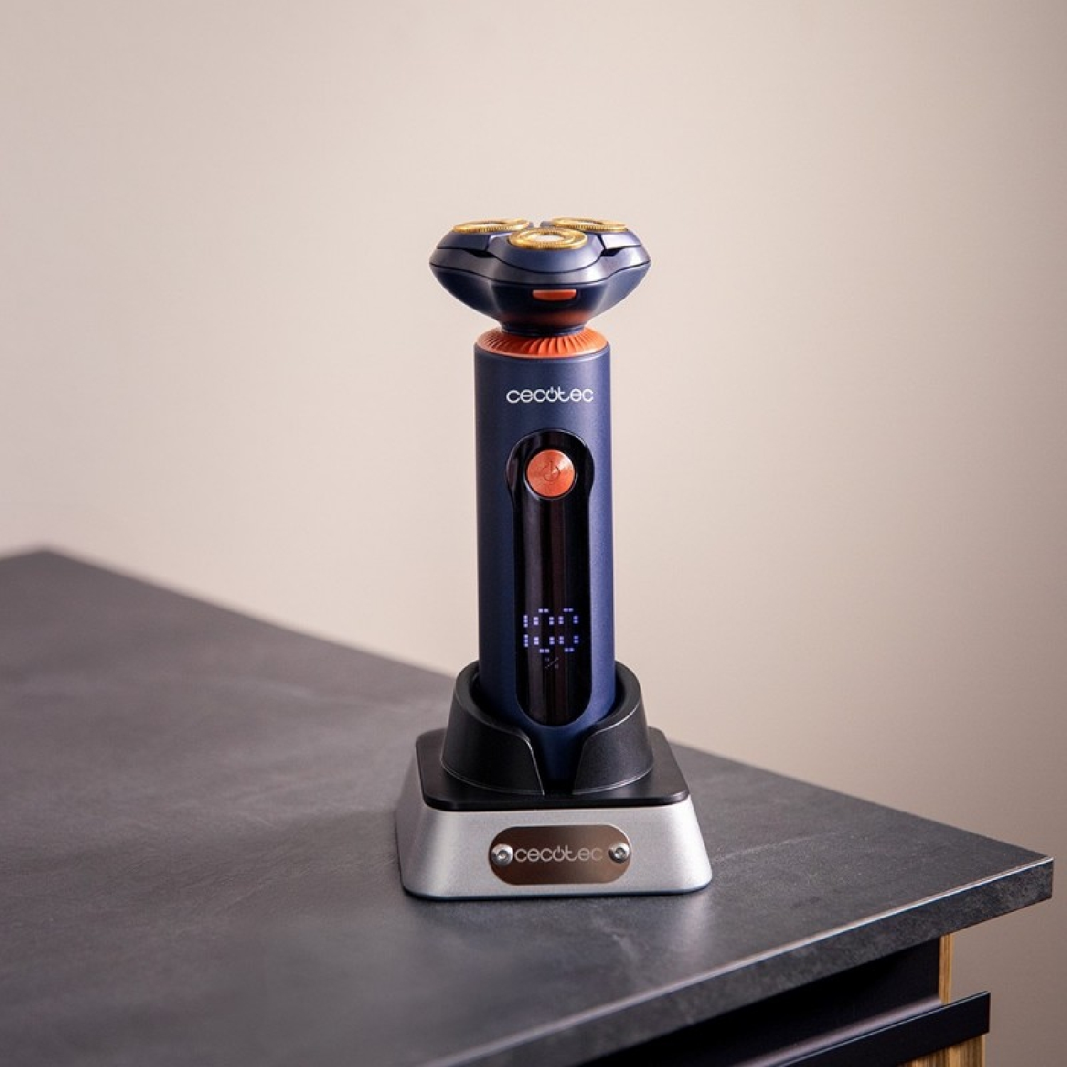 Cecotec Afeitadora Rotativa PrecisionCare Aluminium Pro. Autonomía 80mins, Pantalla LCD, Cuchillas de Titanio, 8000rpm