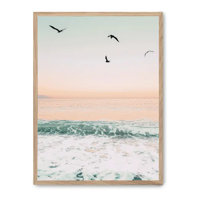 Cuadro birds flying over the sea 30x40cm, Póster impreso en papel de primera calidad de 180gr, montado sobre marco de madera MDF acabado roble., Naturaleza - Playa