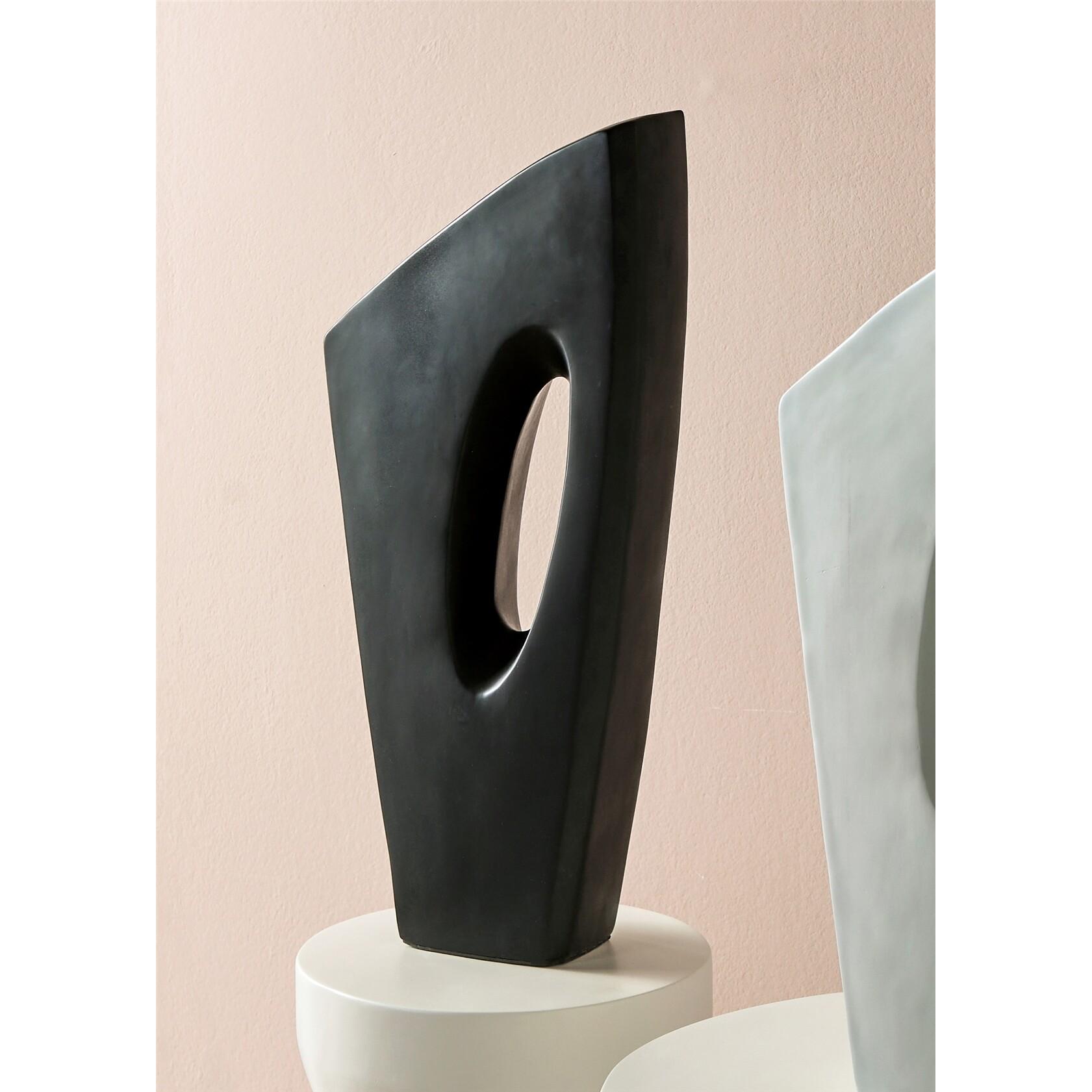 Vasija khaldun negro 61 cms. 27x11x61 cms. El mejor complemento para tu hogar.
