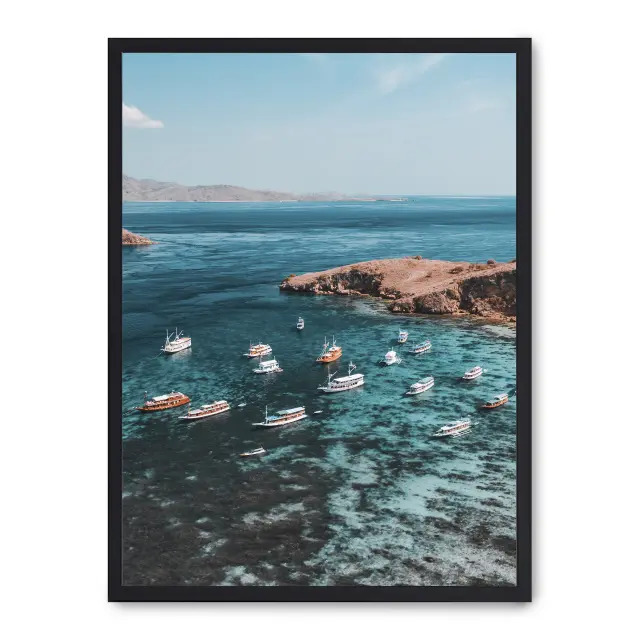 Cuadro boats 30x40cm, Póster impreso en papel de primera calidad de 180gr, montado sobre marco de madera MDF acabado en negro., Naturaleza - Playa