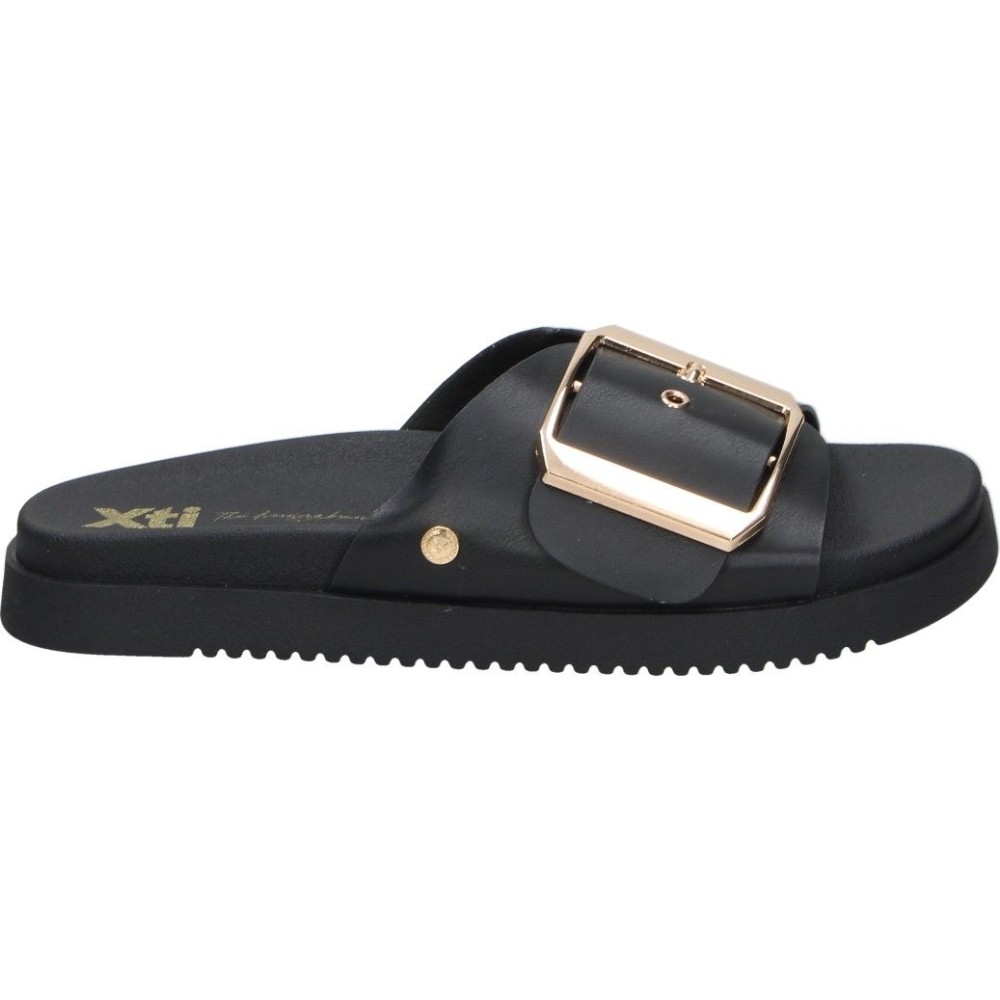 XTI | Sandalias con Plataforma XTI para Mujer – Sandalia Destalonada en Color Negro con Detalle de Hebilla – Sandalia con Hebilla Slip On – Plataforma Media y Cómoda – Versátiles y Combinables – Modelo 145379