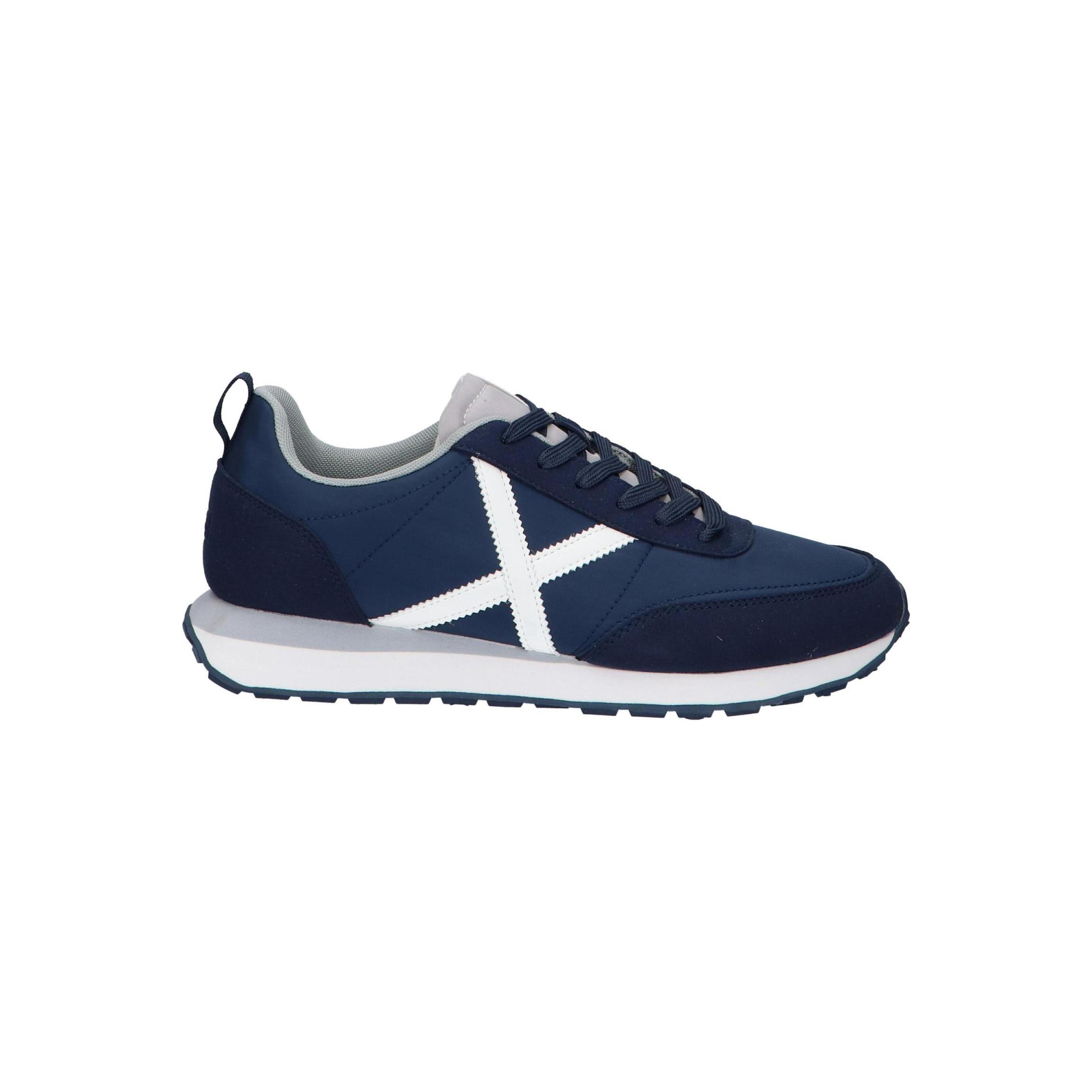 Munich casual sneakers for men in blue, lightweight breathable canvas with rubber sole and lace-up closure, ideal for sports and outdoor activities, comfortable men's sneakers for versatile casual wear.