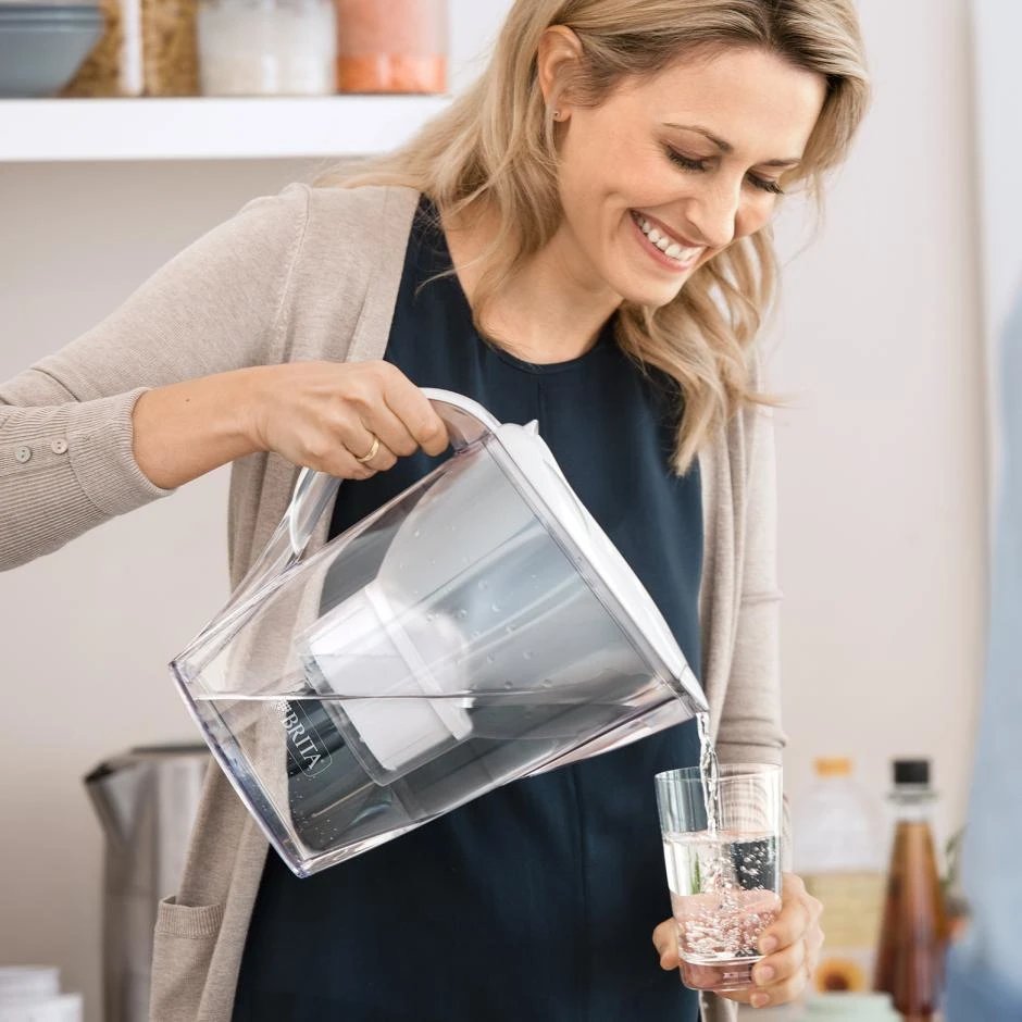 Brita - Jarra purificadora Marella 2f MXPRO de 1,4 L con indicador de cambio de cartucho, diseño ergonómico y acabado blanco para cocina y nevera