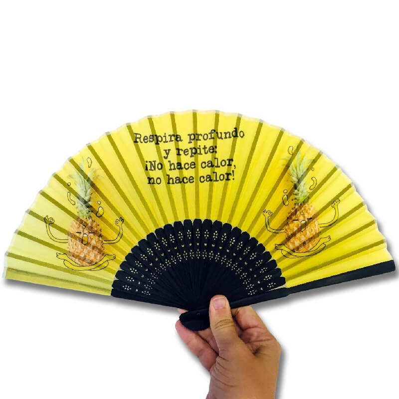 Abanico: Piña Yoga. Respira profundo y repite: No hace calor. Antracita Raíz Inicio Complementos Abanicos Antracita