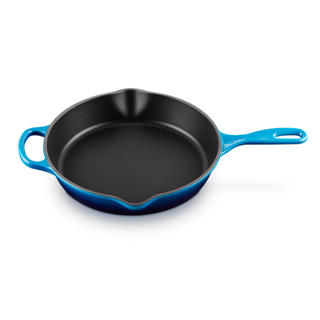 Sartén Skillet de Hierro Fundido 26 cm - Le Creuset, Alta Versatilidad para Hornear y Cocinar al Horno, Inducción y Todos los Fogones
