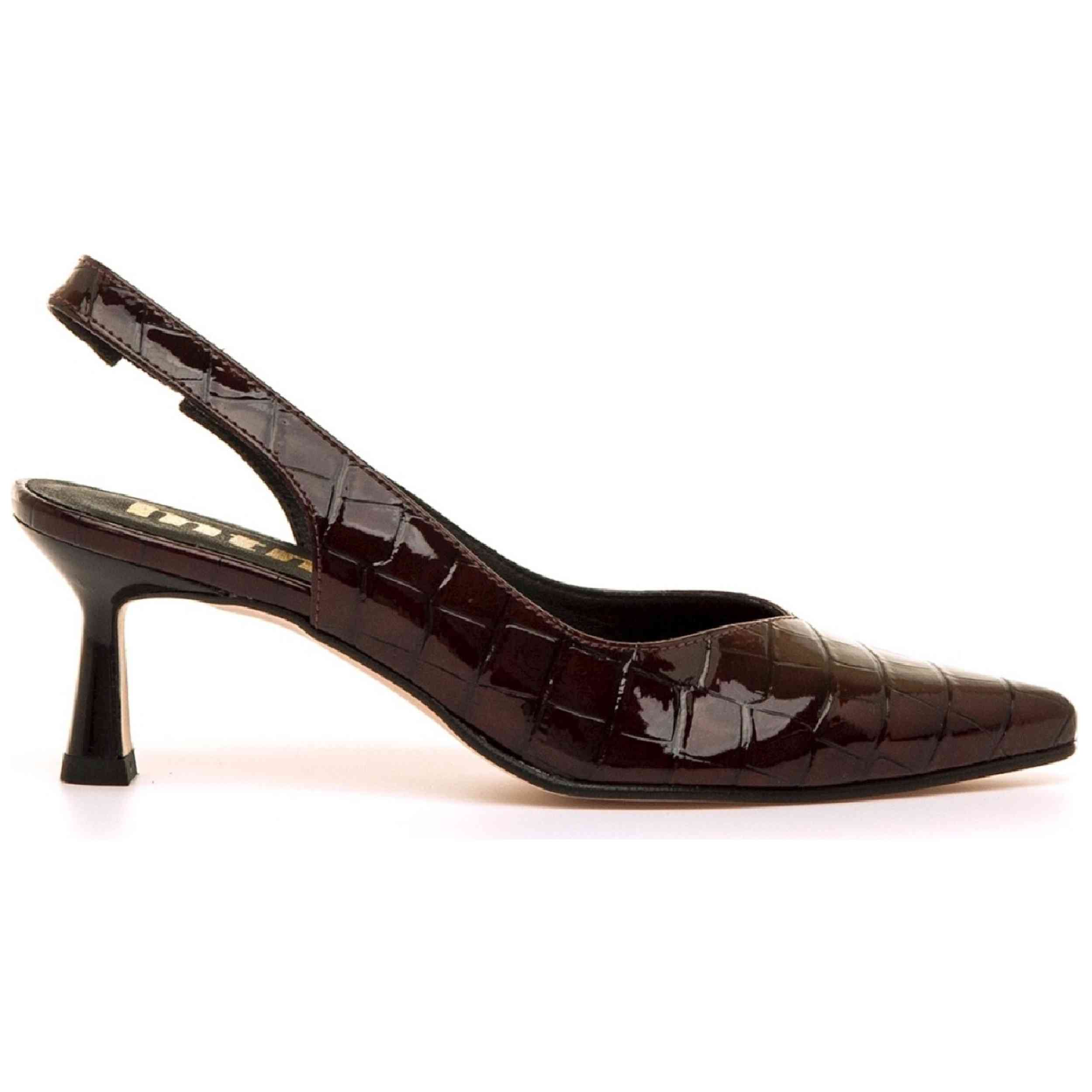Zapatos Mustang modelo 54163 en color Marron