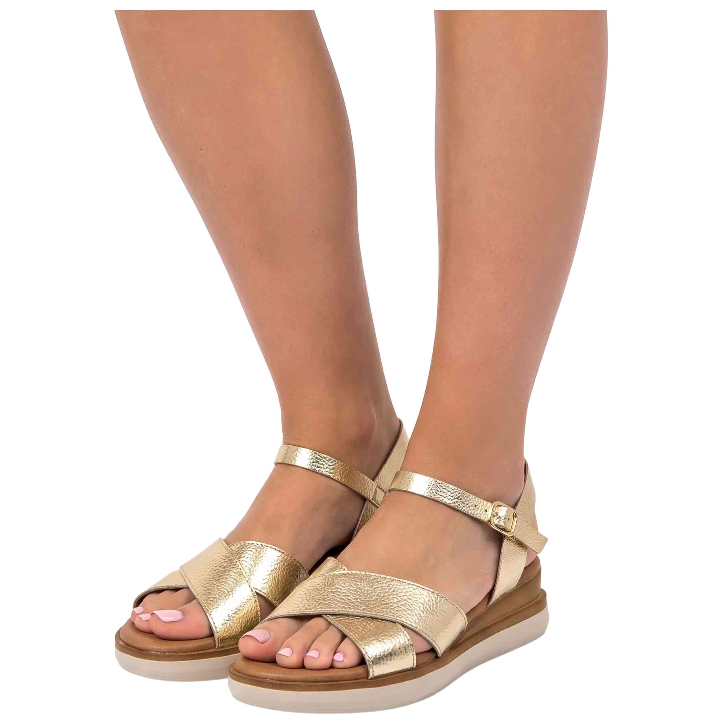 Sandalias Mustang modelo Amelie para Mujer en color Dorado
