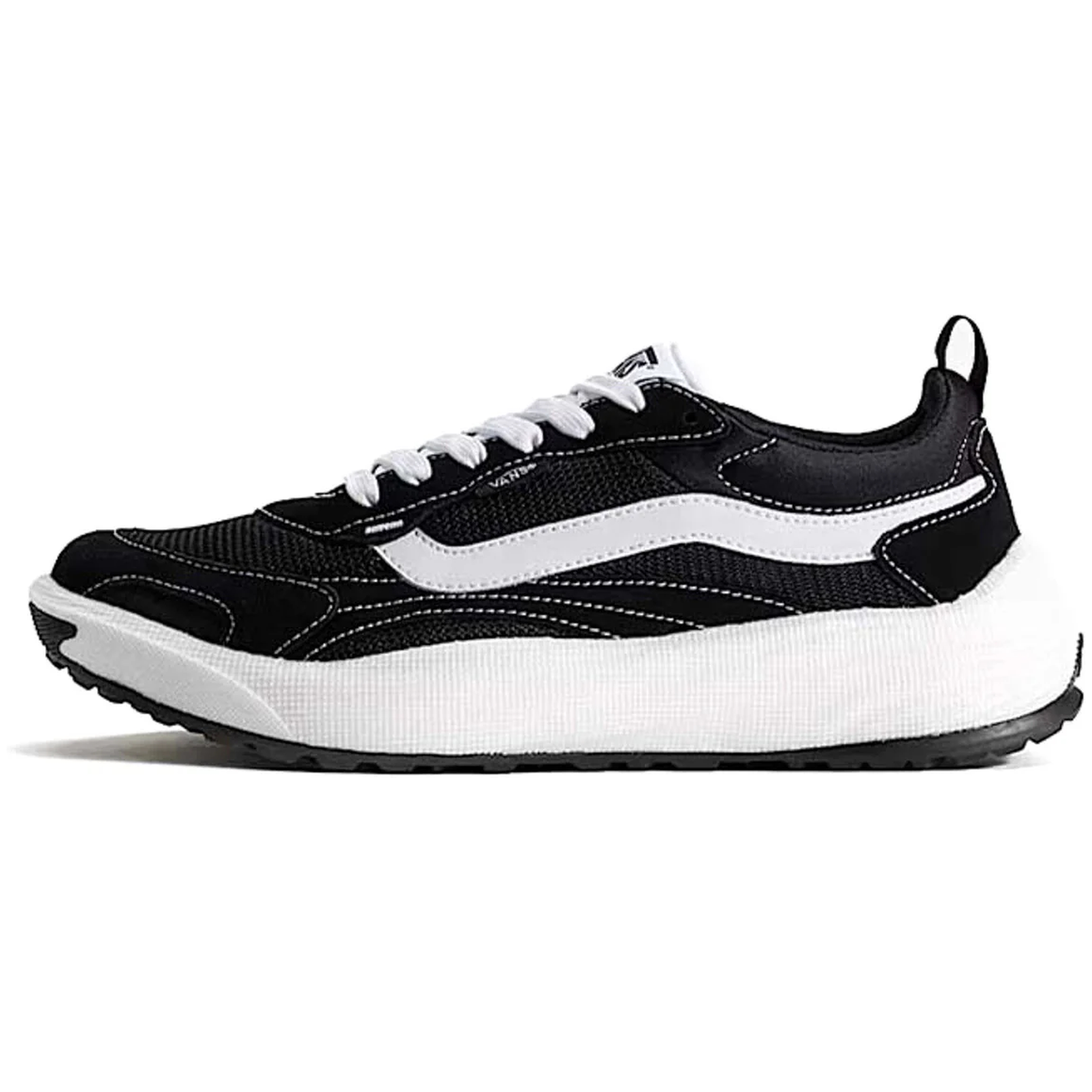 Calzado Vans modelo Ultrarange Neo 2.0 Black/White en color Negro