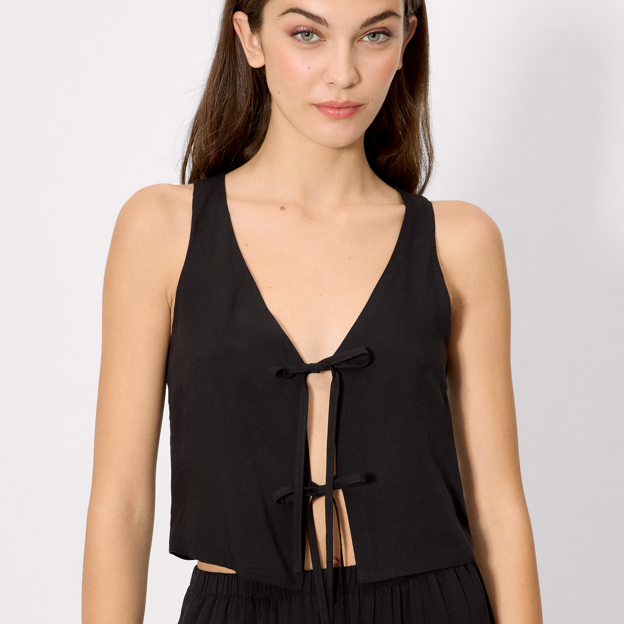 Ysabel Mora - Top chaleco anudado tirantes negro