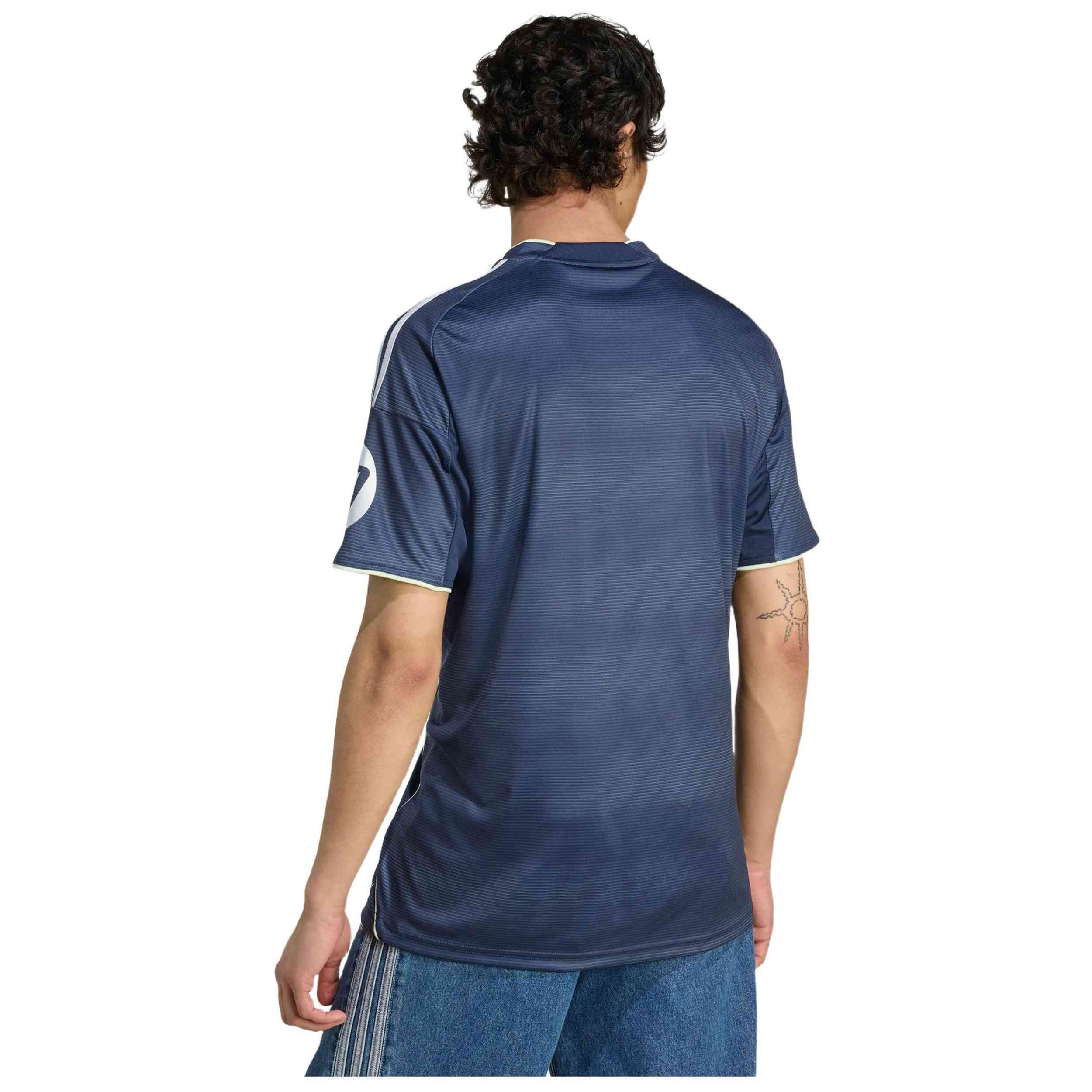Otro Adidas en color Azul