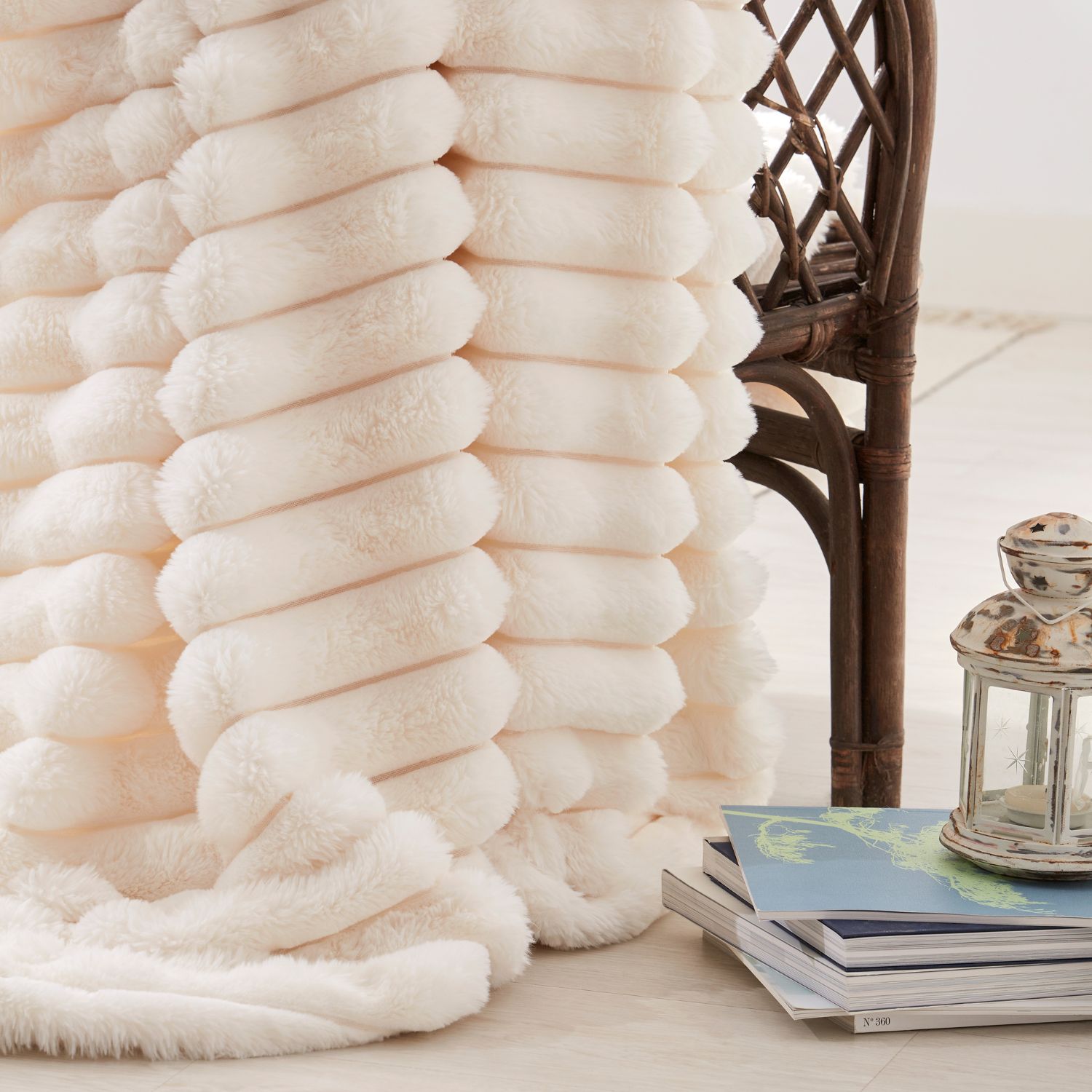 Plaid Sherpa Suave de Poliéster 140x200cm - Manta Nórdica Reversible con Textura Pana y Borreguito para Otoño-Invierno | Crema