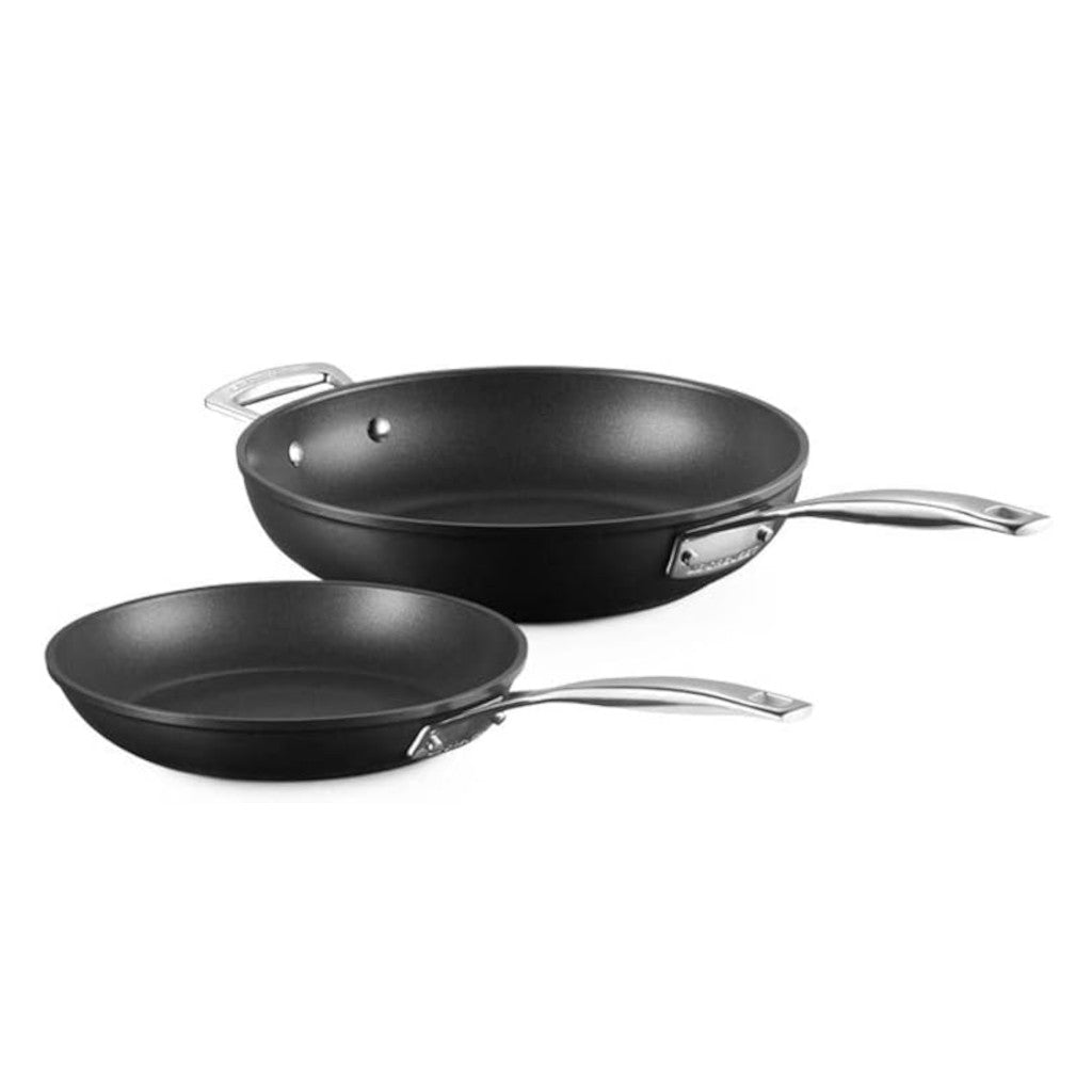 Conjunto de 2 Sartenes Antiadherentes PRO de Le Creuset – 24 cm y 28 cm Alta, Aluminio Forjado, Apta para Inducción y Horno, Diseño Ergonómico con Mango de Acero Inoxidable