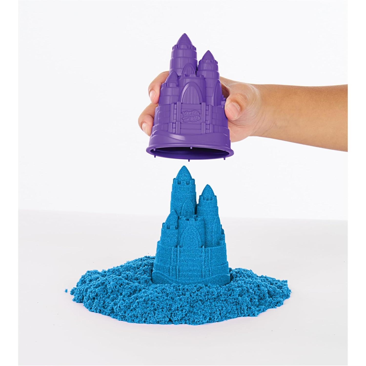 SPIN MASTER - Kinetic Sand - Set Sandbox: con Arenero, 454 g de Arena Mágica Azul y 4 Accesorios - Kit Manualidades Niños - 6067478 - Juguetes Niños 3 Años +