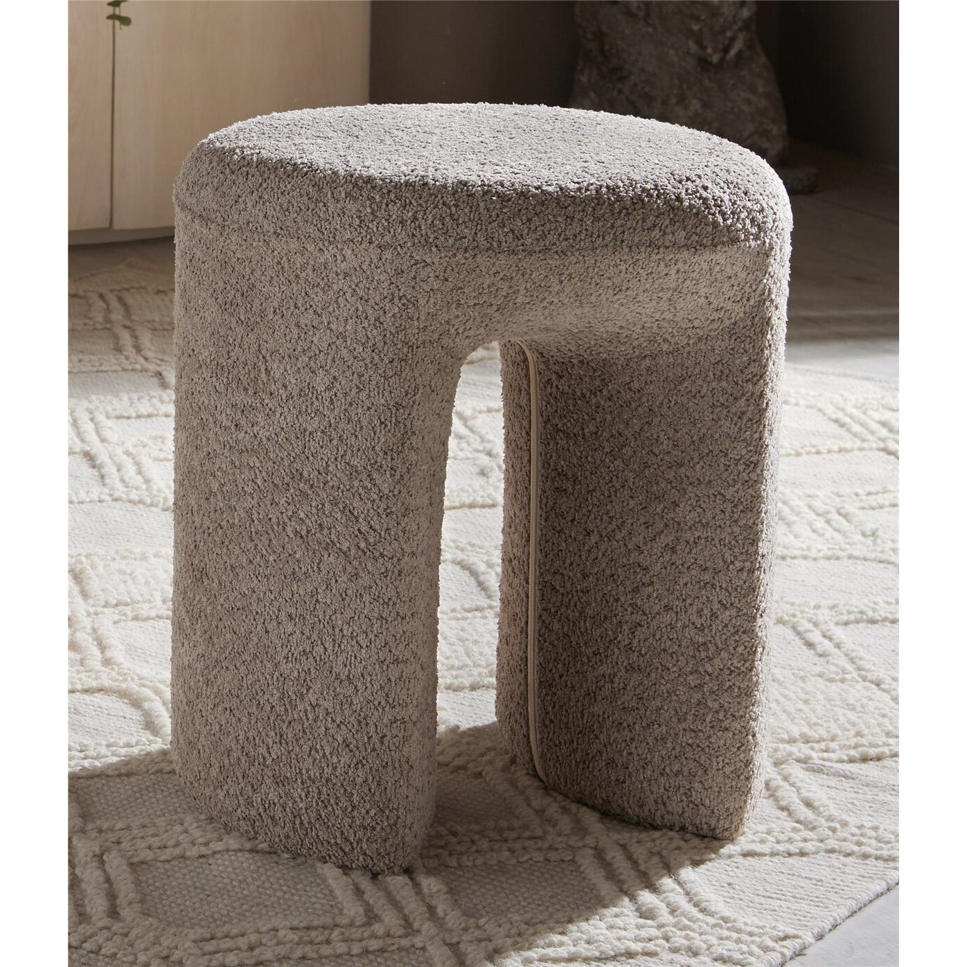 Taburete tau rizo suave topo 44dx47 cms. El mejor complemento para tu hogar.