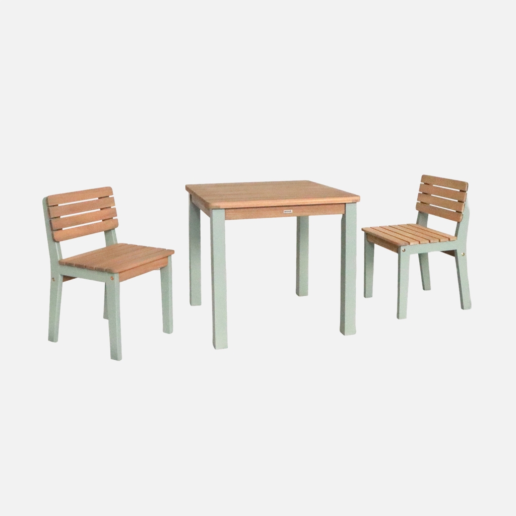 sweeek - Mesa infantil de madera interior/exterior con 2 sillas , Caroline , 50x50x50