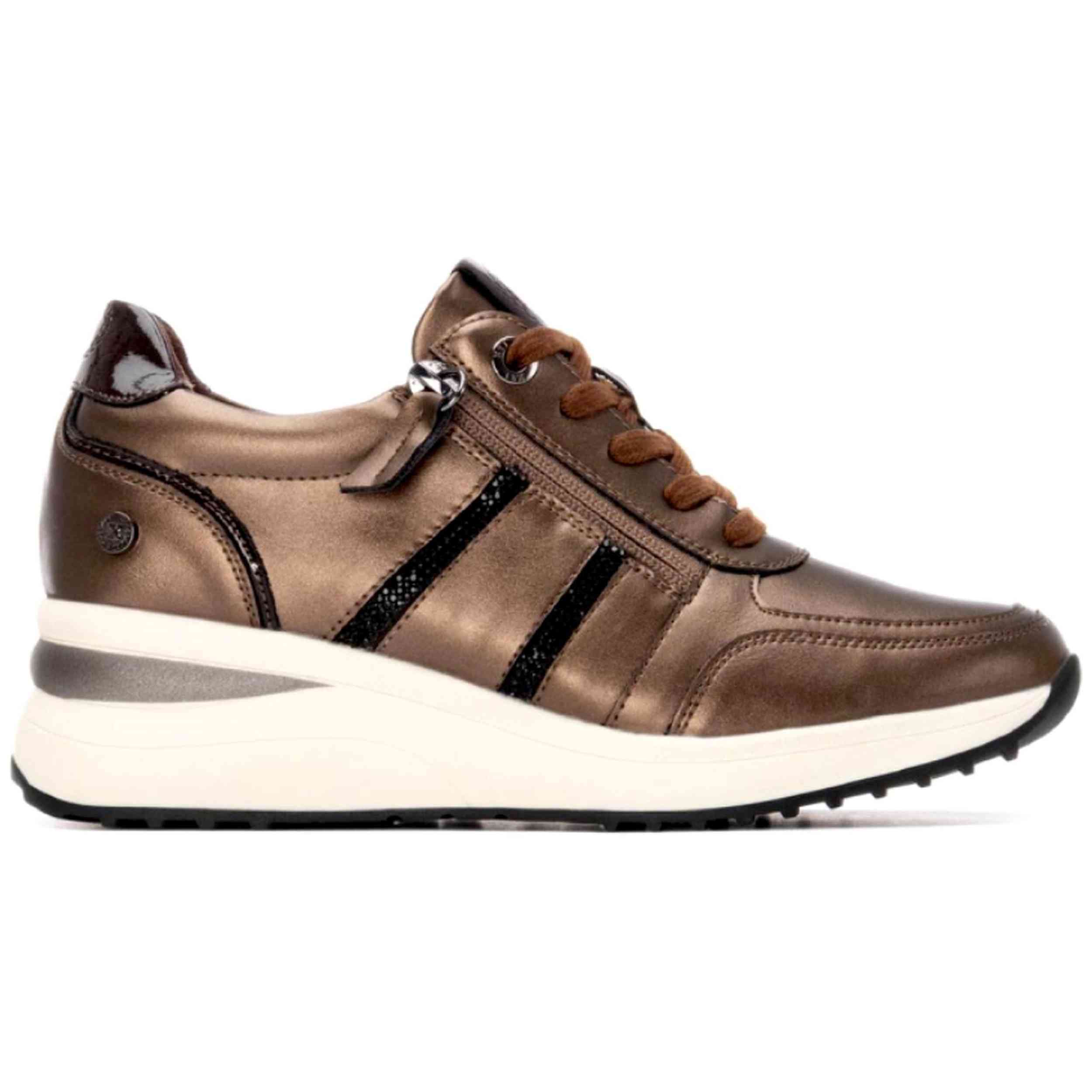Zapatillas Xti modelo 144407 en color Bronce