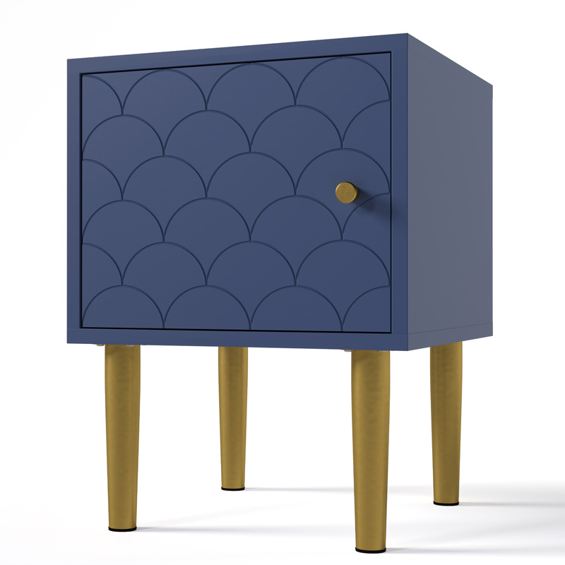 Table de chevet bleu marine avec façade motif écailles et pieds métalliques couleur champagne