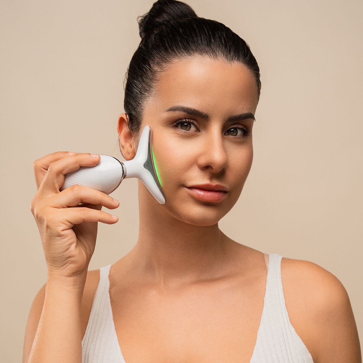 Masajeador Facial Eléctrico Reafirmante para Cara y Cuello con LED, EMS y Calor
