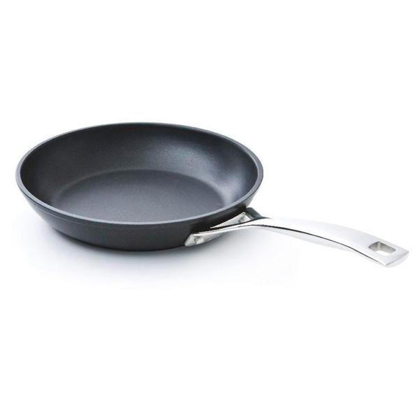 Sartén Antiadherente Le Creuset de Aluminio Forjado – Ligera, Duradera y Apta para Inducción, Ideal para Cocina Diaria