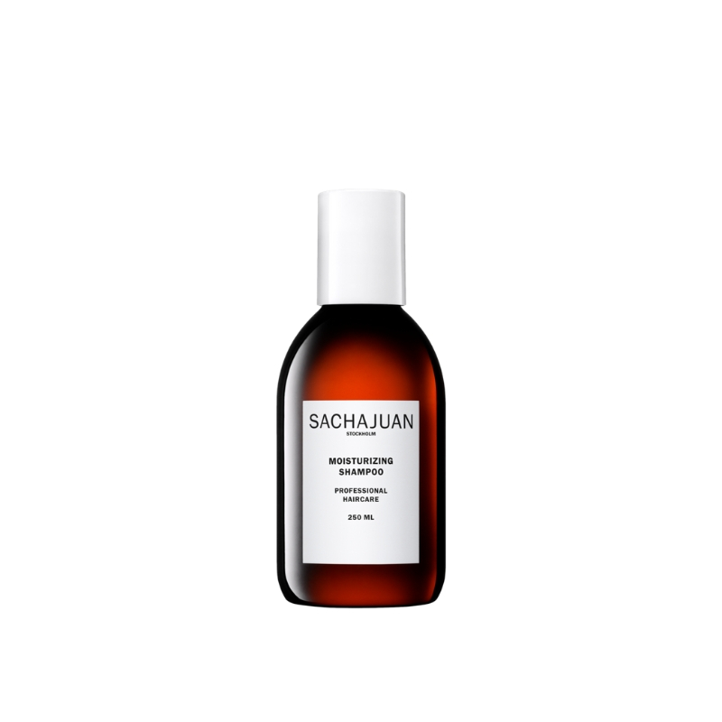 SACHAJUAN MOISTURIZING SHAMPOO 250ML. Champu que te ayudará a eliminar con eficacia todas las impurezas y la grasa del cabello y el cuero cabelludo, así como los restos de productos cosméticos y de styling.