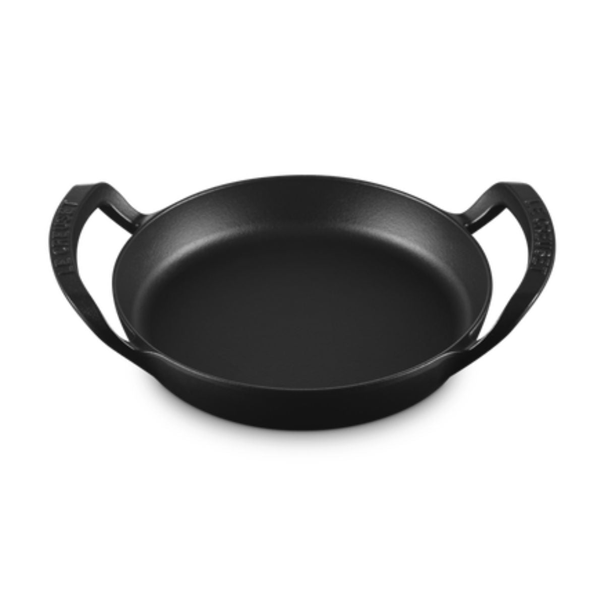 Sartén Profunda de 26 cm de Le Creuset Colección Outdoor, Hecha en Francia con Hierro Fundido Esmaltado Negro Mate, Apta para Llama Abierta y Alto Rendimiento Térmico